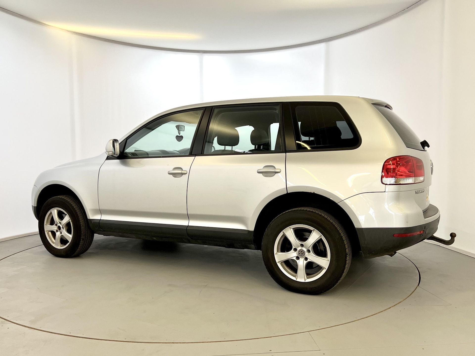 Volkswagen Touareg TDI - Image 6 of 35