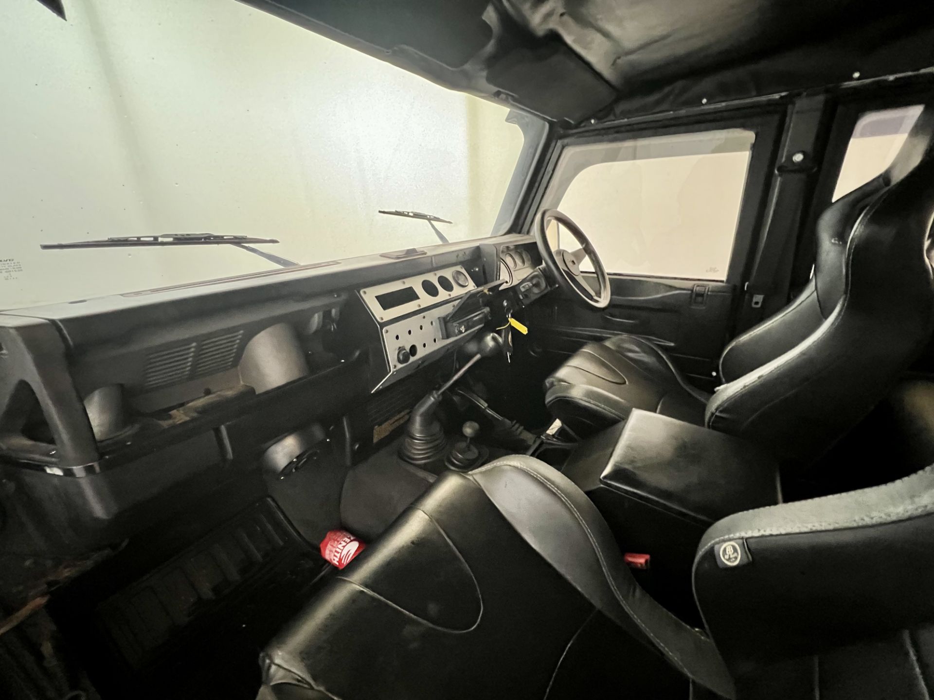 Land Rover Defender 110 TD5 - Image 28 of 39