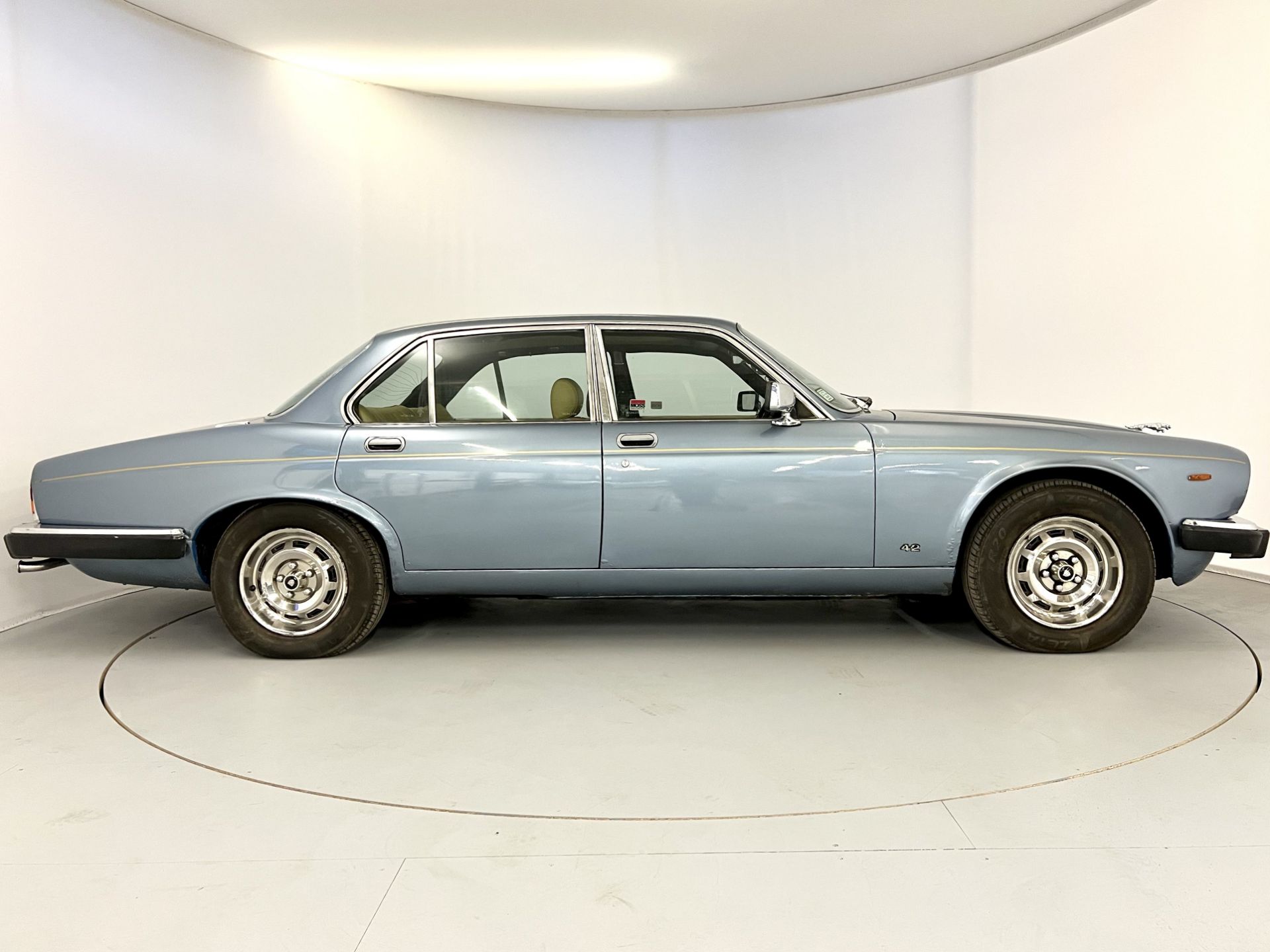 Jaguar XJ6 4.2 - Image 12 of 20