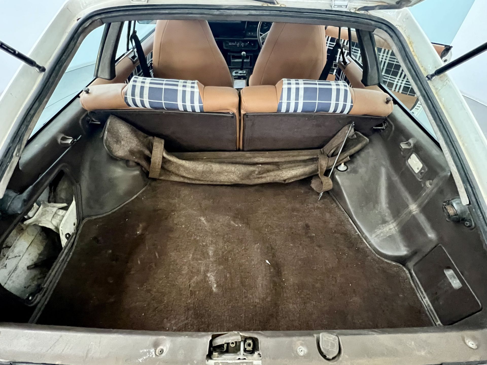 Toyota Corolla Liftback - Image 31 of 33