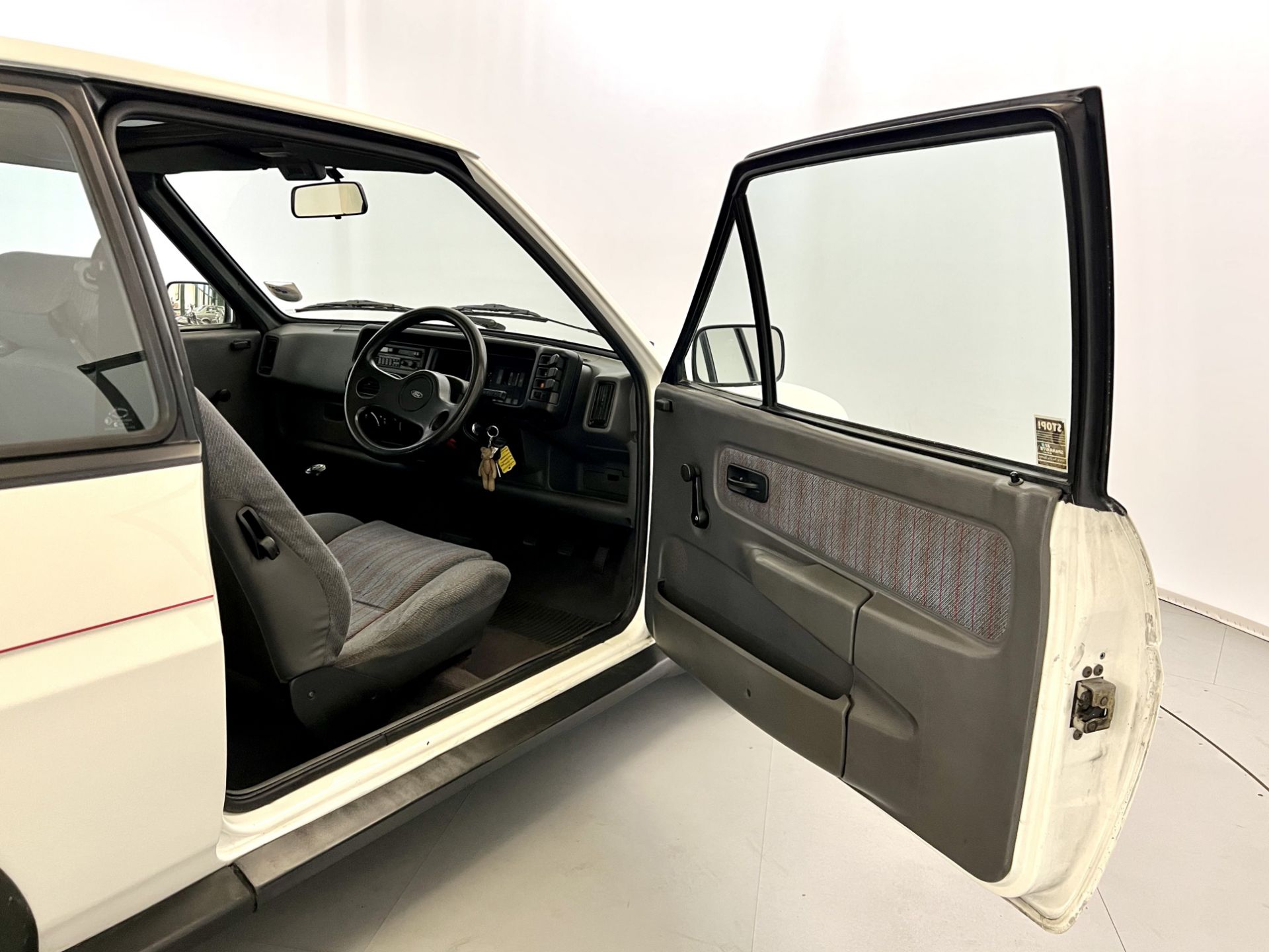 Ford Fiesta XR2 - Image 17 of 37