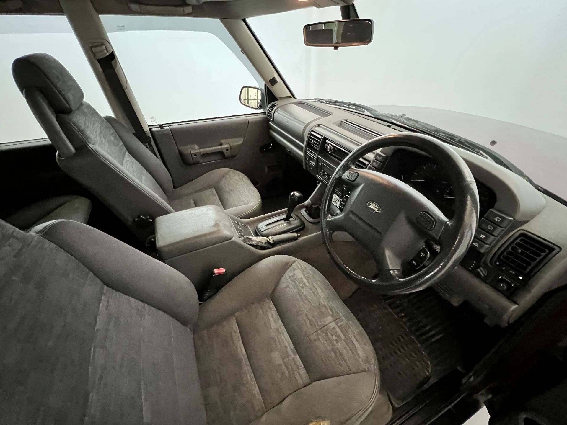 Land Rover Discovery - Image 19 of 35