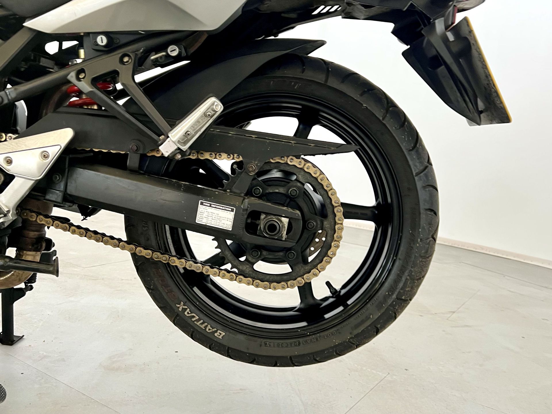 Yamaha FZ6 S2 - Image 9 of 22