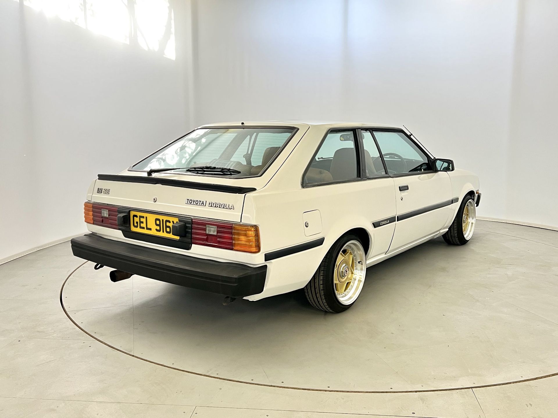 Toyota Corolla Liftback - Image 9 of 33