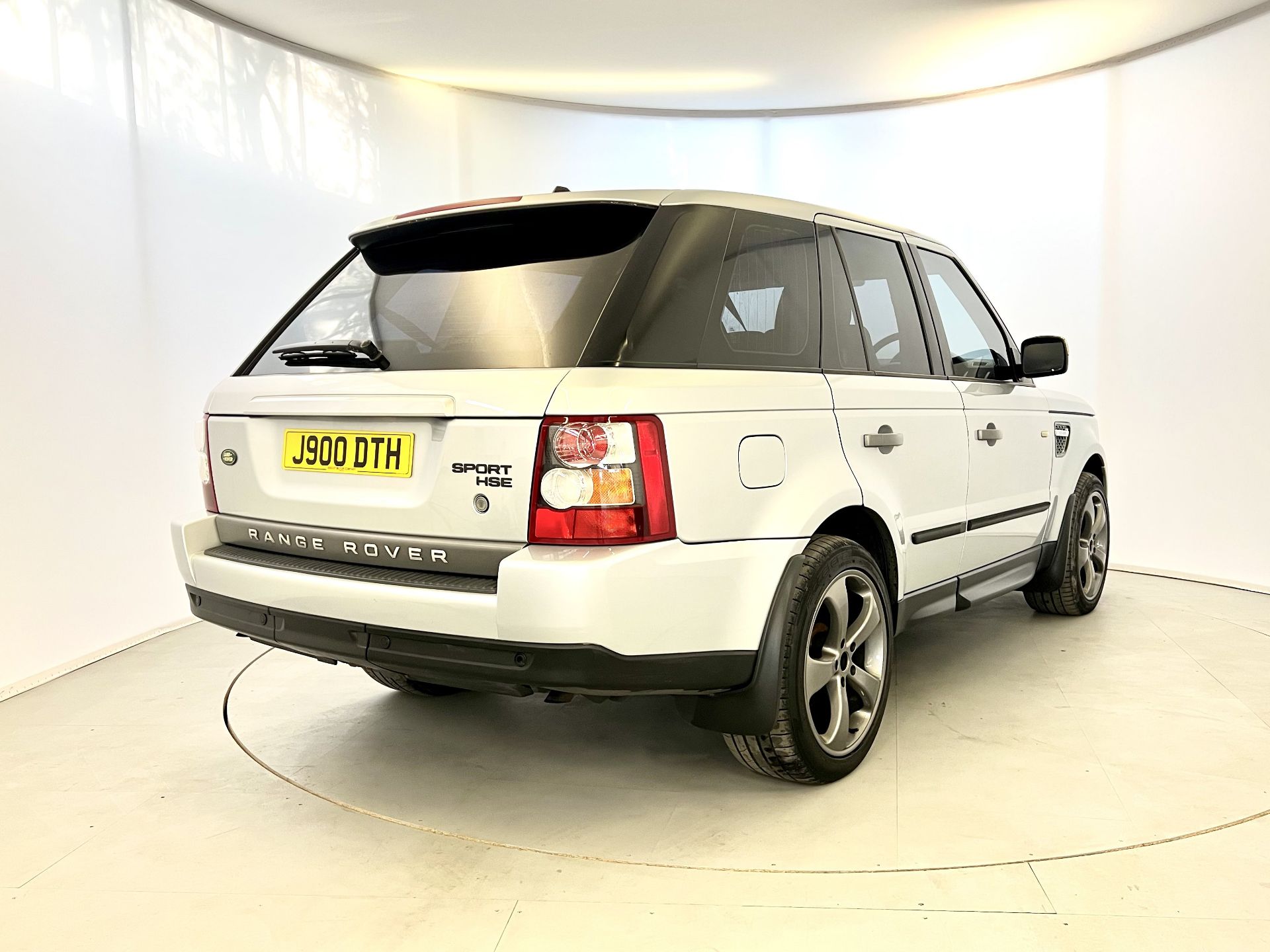 Land Rover Range Rover Sport - Image 9 of 41