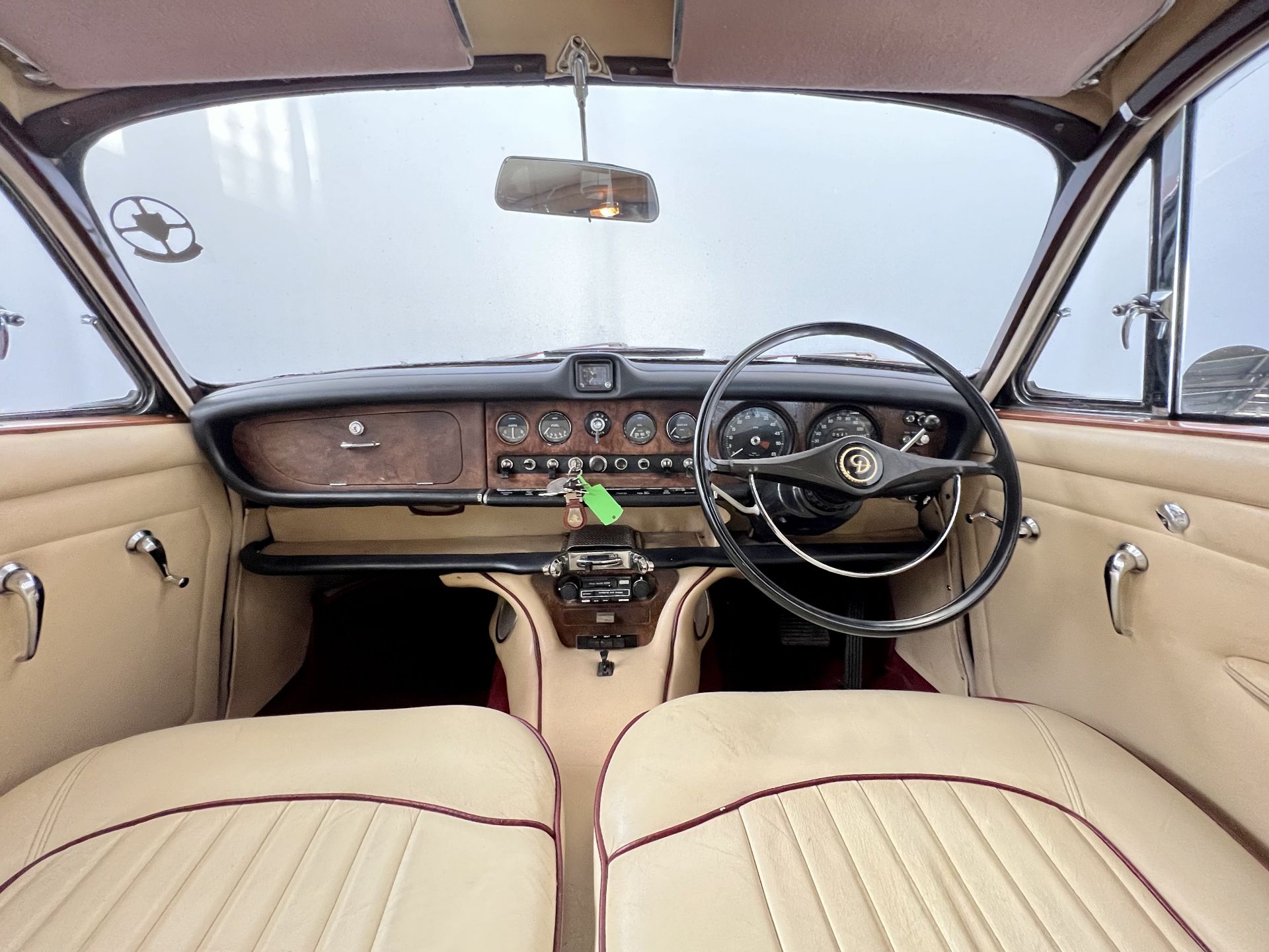 Daimler 420 Sovereign - Image 29 of 36