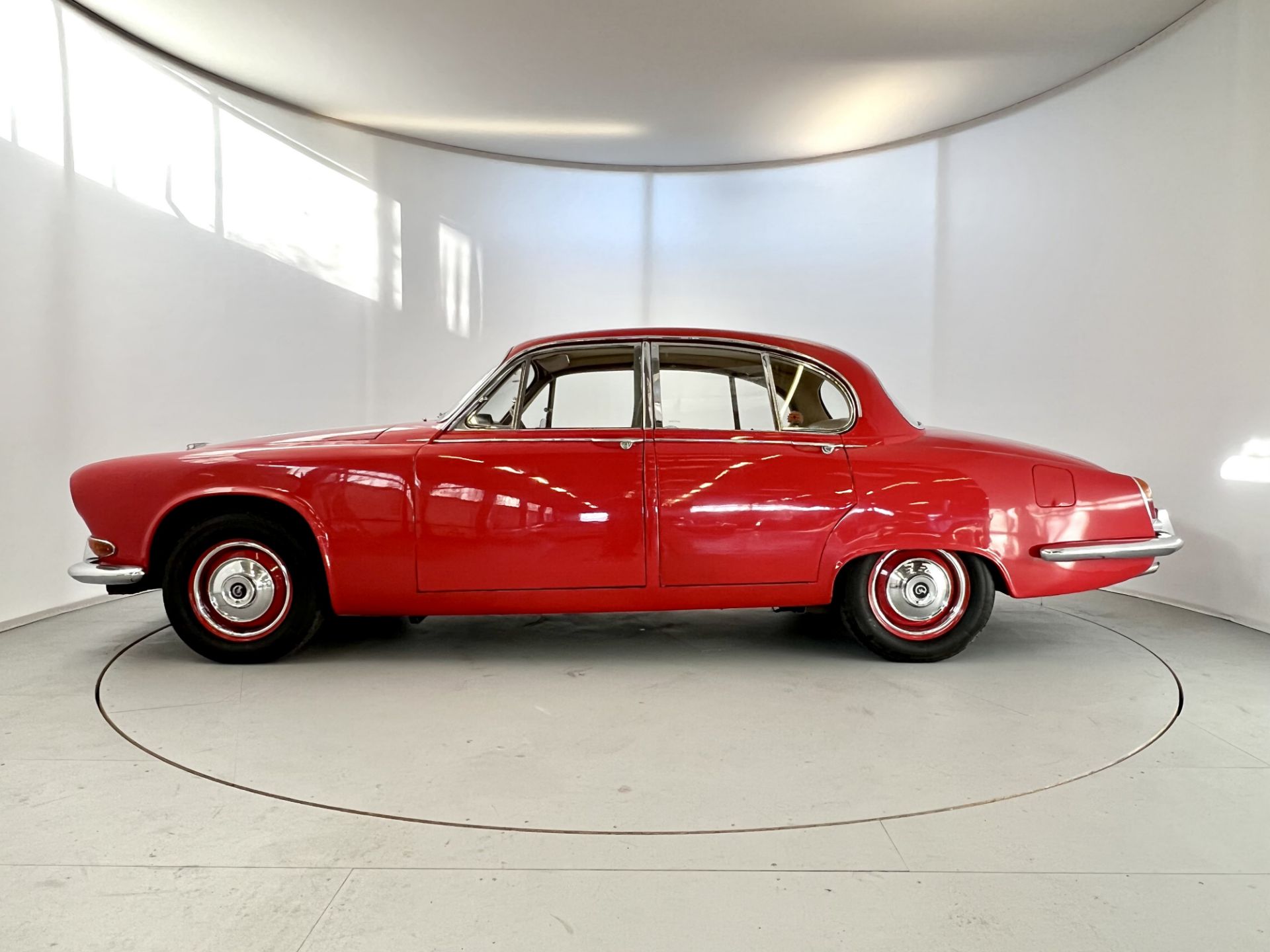 Daimler 420 Sovereign - Image 5 of 36