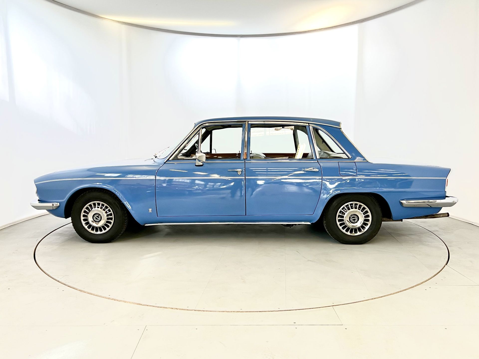 Triumph 2000 MK2 - Image 5 of 40