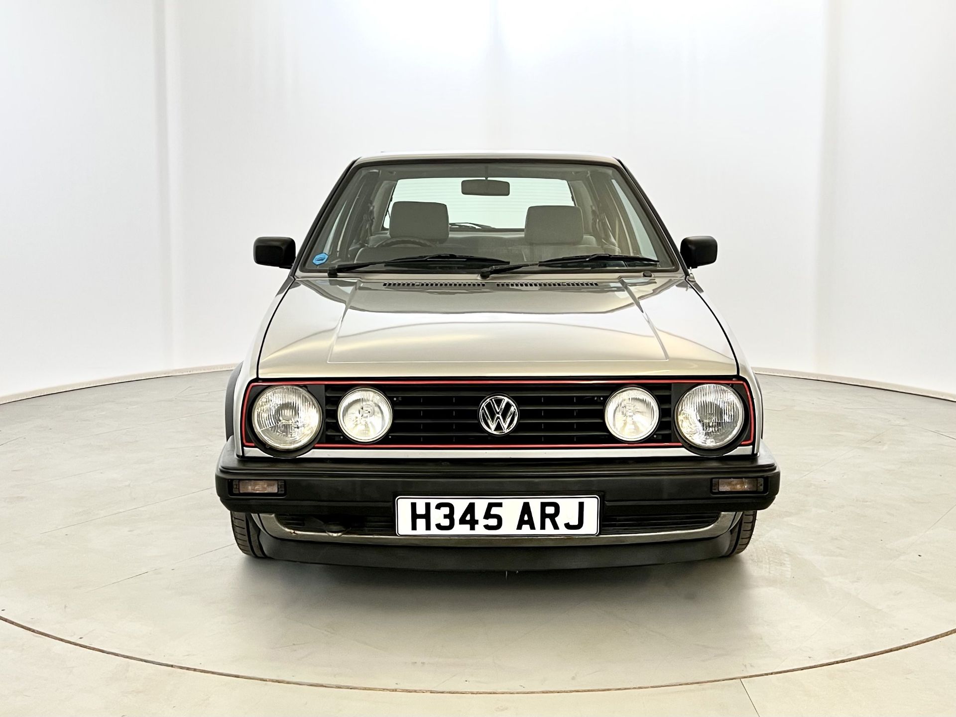 Volkswagen Golf Driver - Image 2 of 34