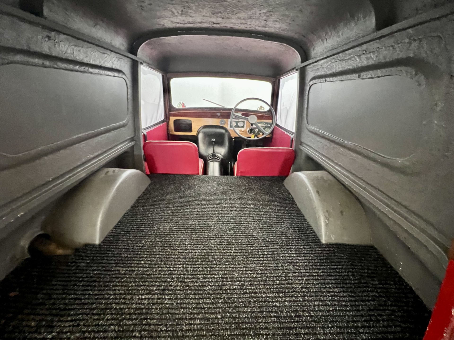 Reliant Regal Van - Image 25 of 31