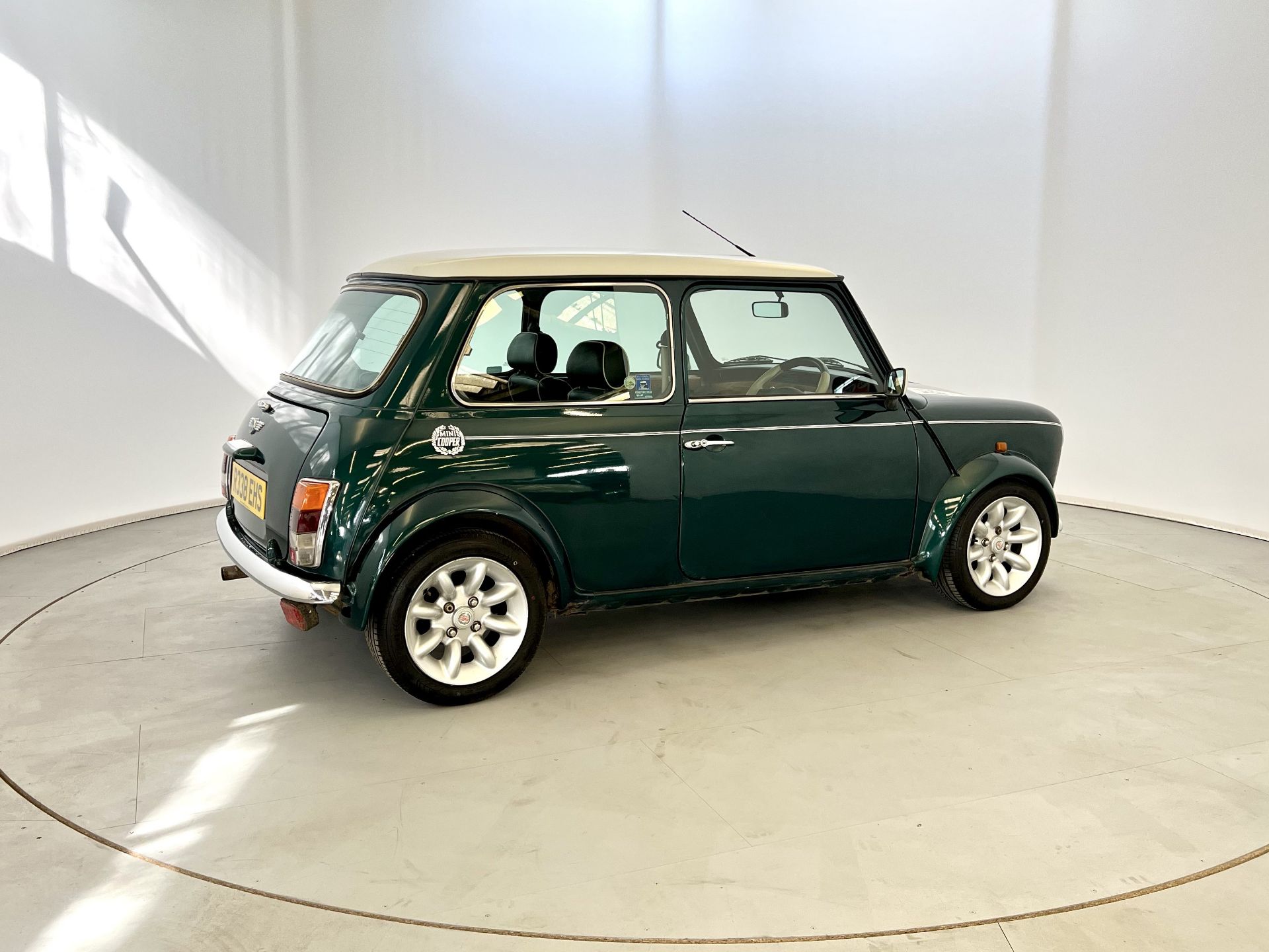 Mini Cooper - Image 10 of 32