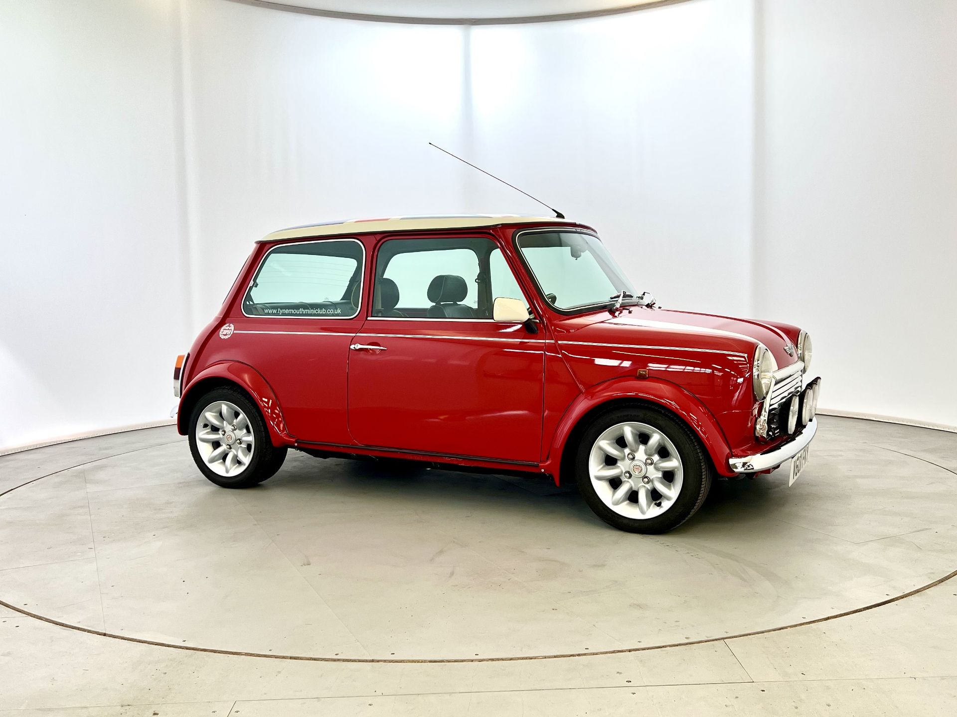 Mini Cooper Sport - Image 13 of 38