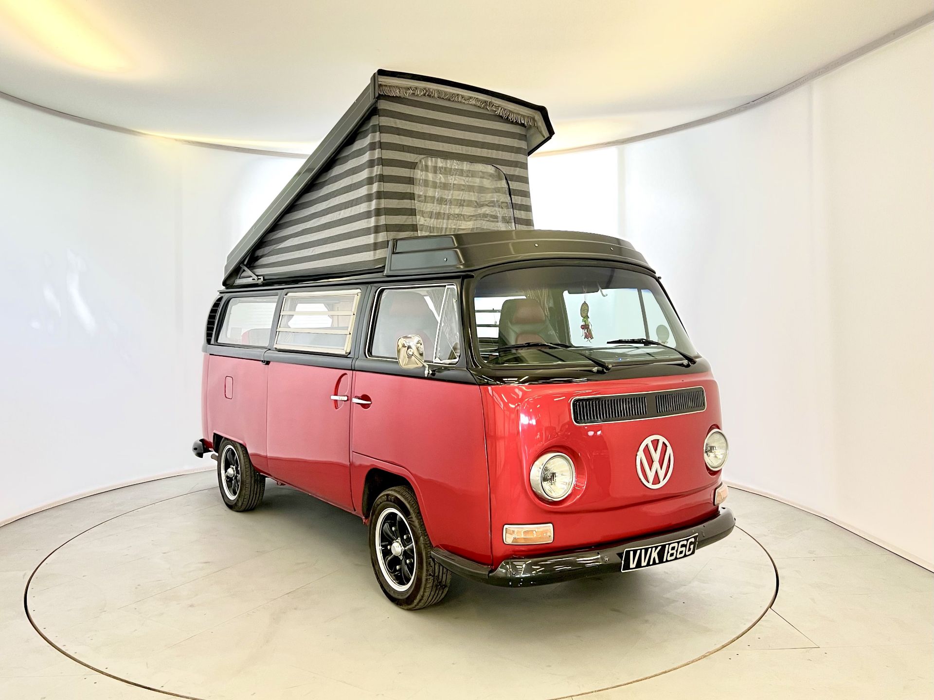 Volkswagen T2 - Image 19 of 65