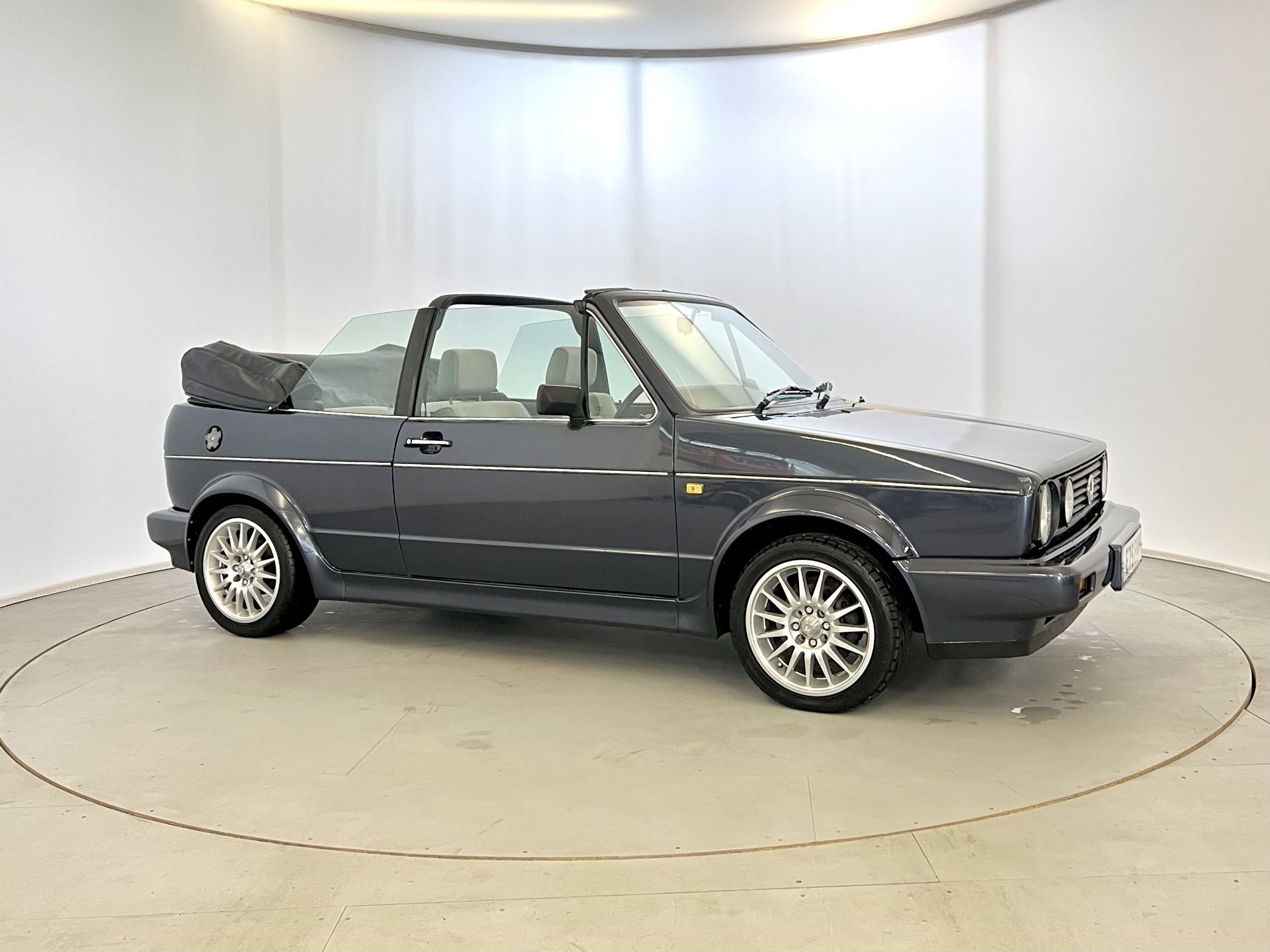 Volkswagen Golf Clipper Cabrio - Image 13 of 31