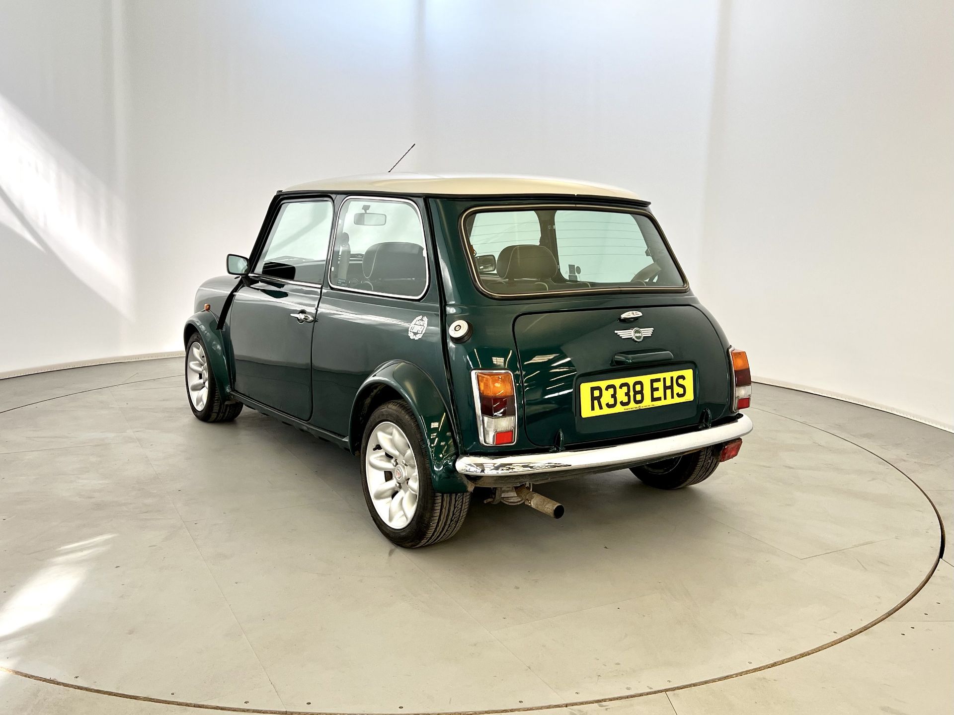 Mini Cooper - Image 7 of 32