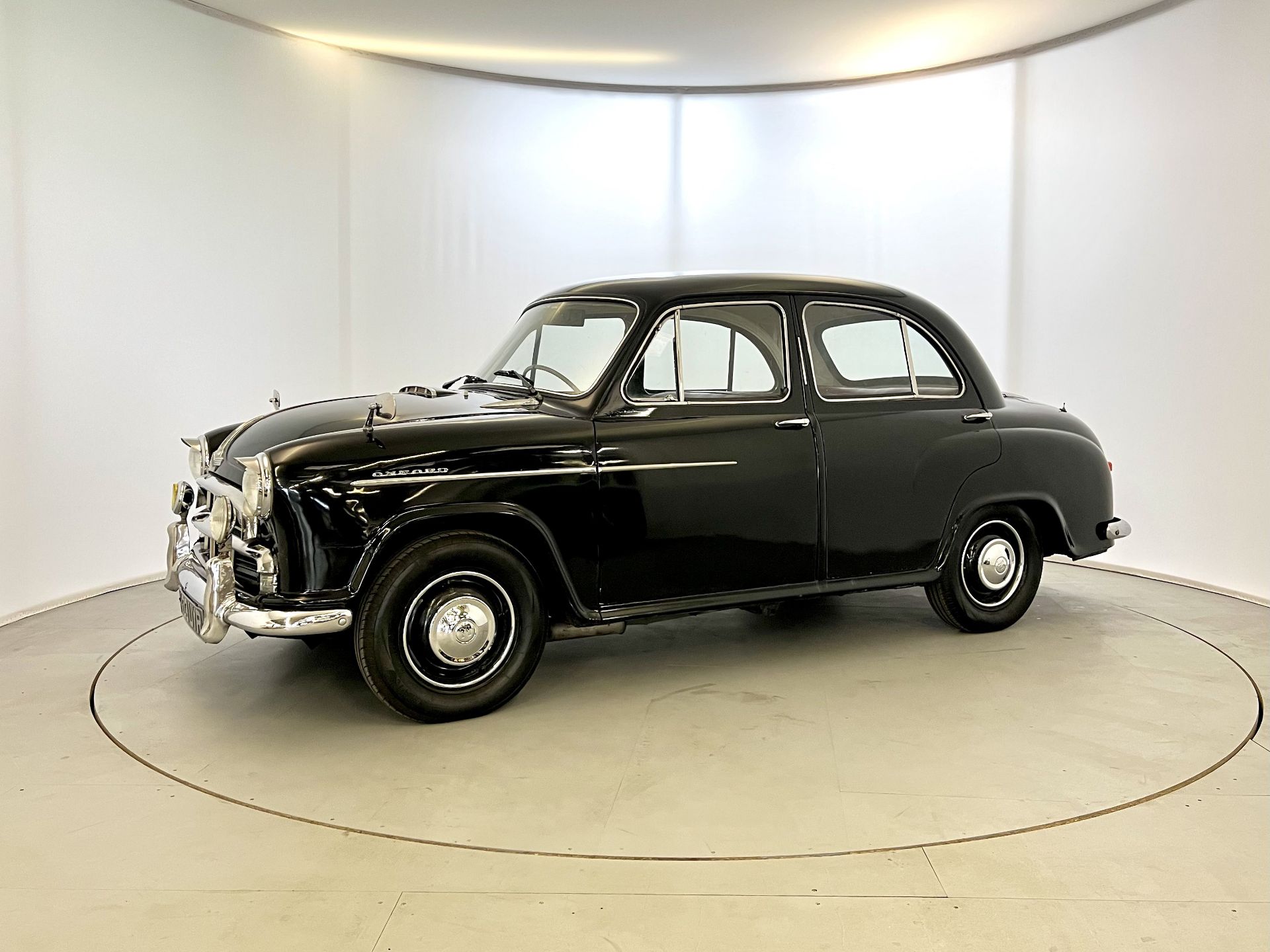 Morris Oxford Series II - Image 4 of 36