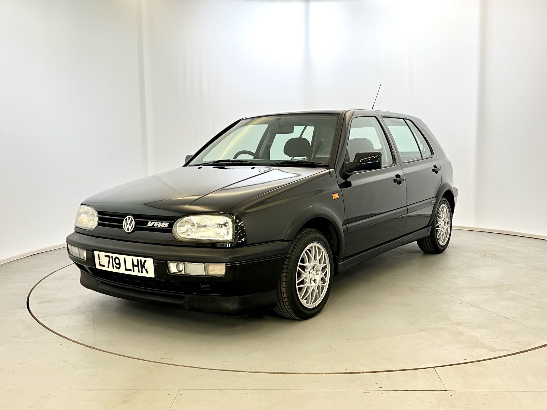 Volkswagen Golf VR6 - Image 3 of 33