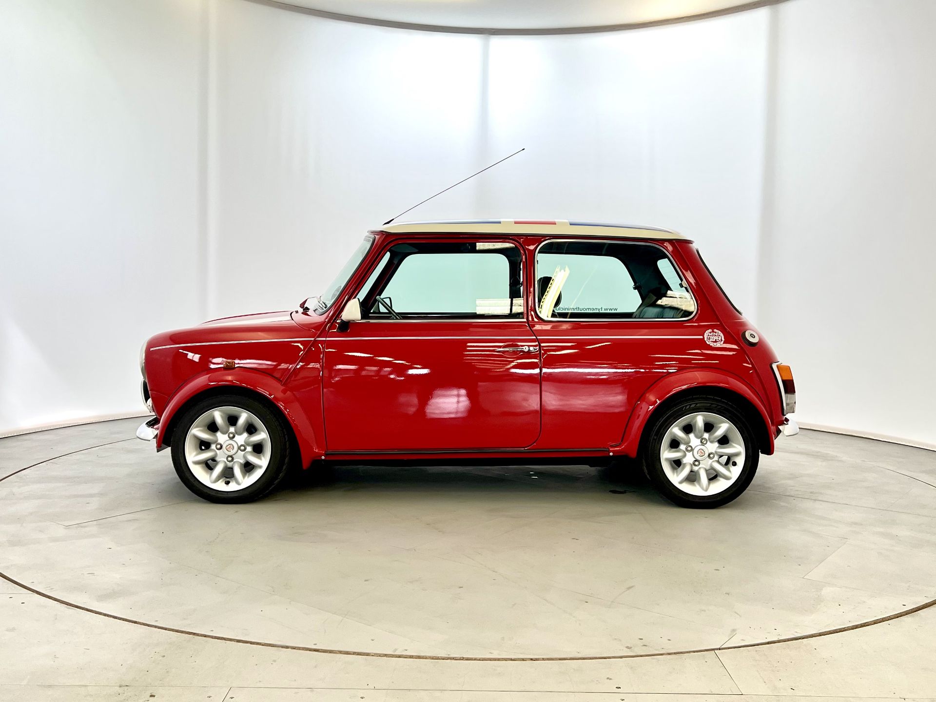 Mini Cooper Sport - Image 6 of 38