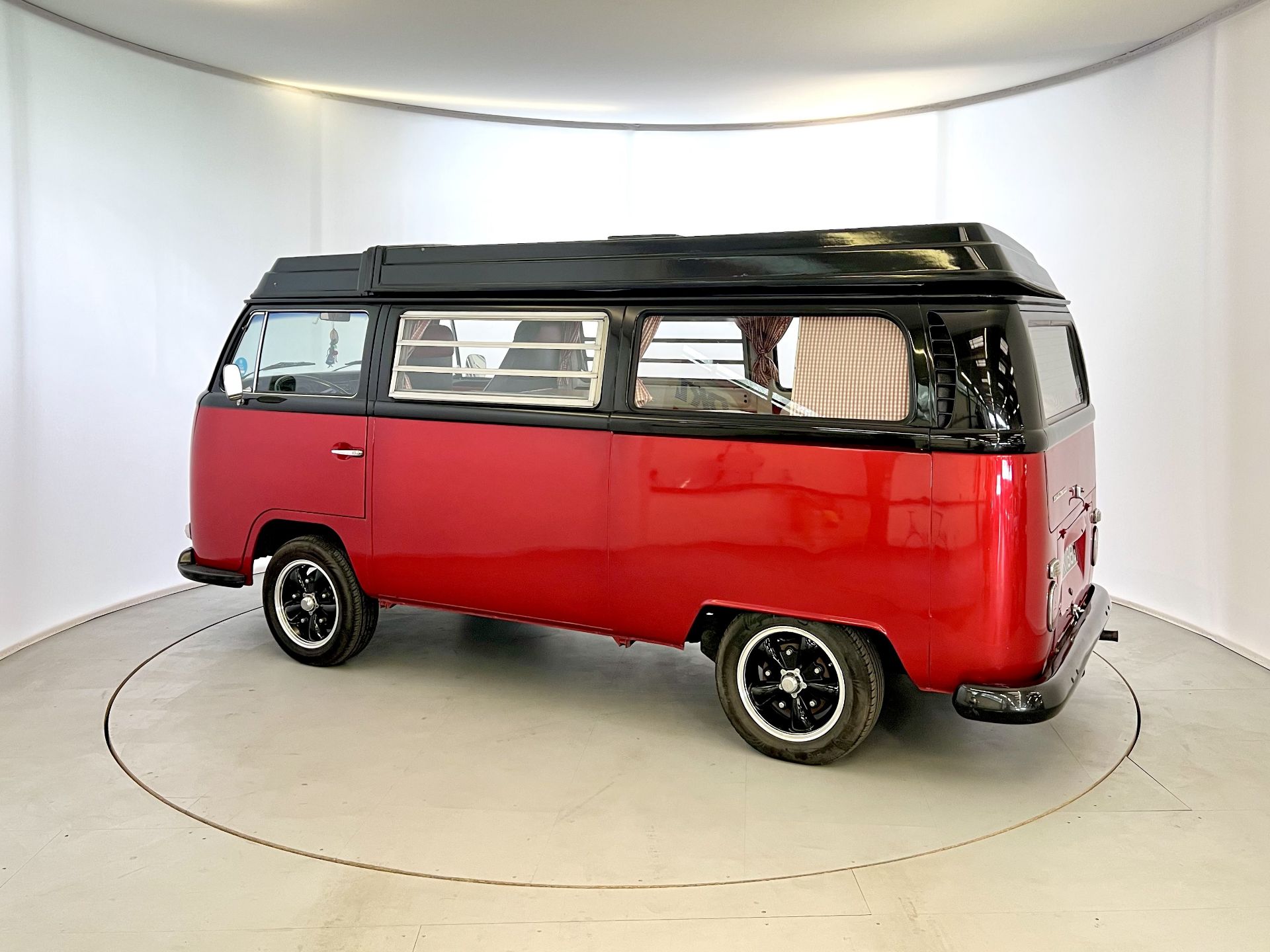 Volkswagen T2 - Image 9 of 65