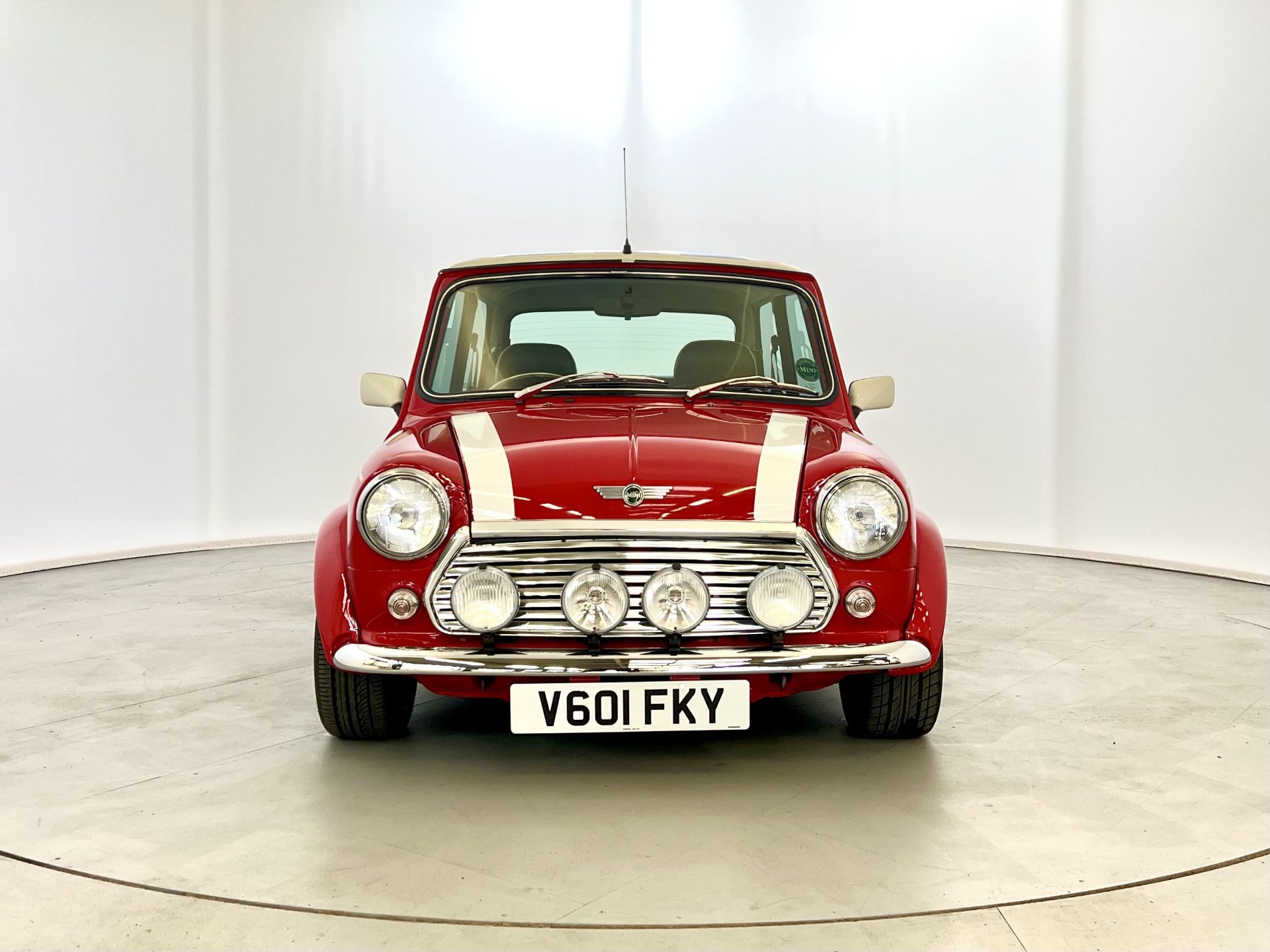 Mini Cooper Sport - Image 2 of 38