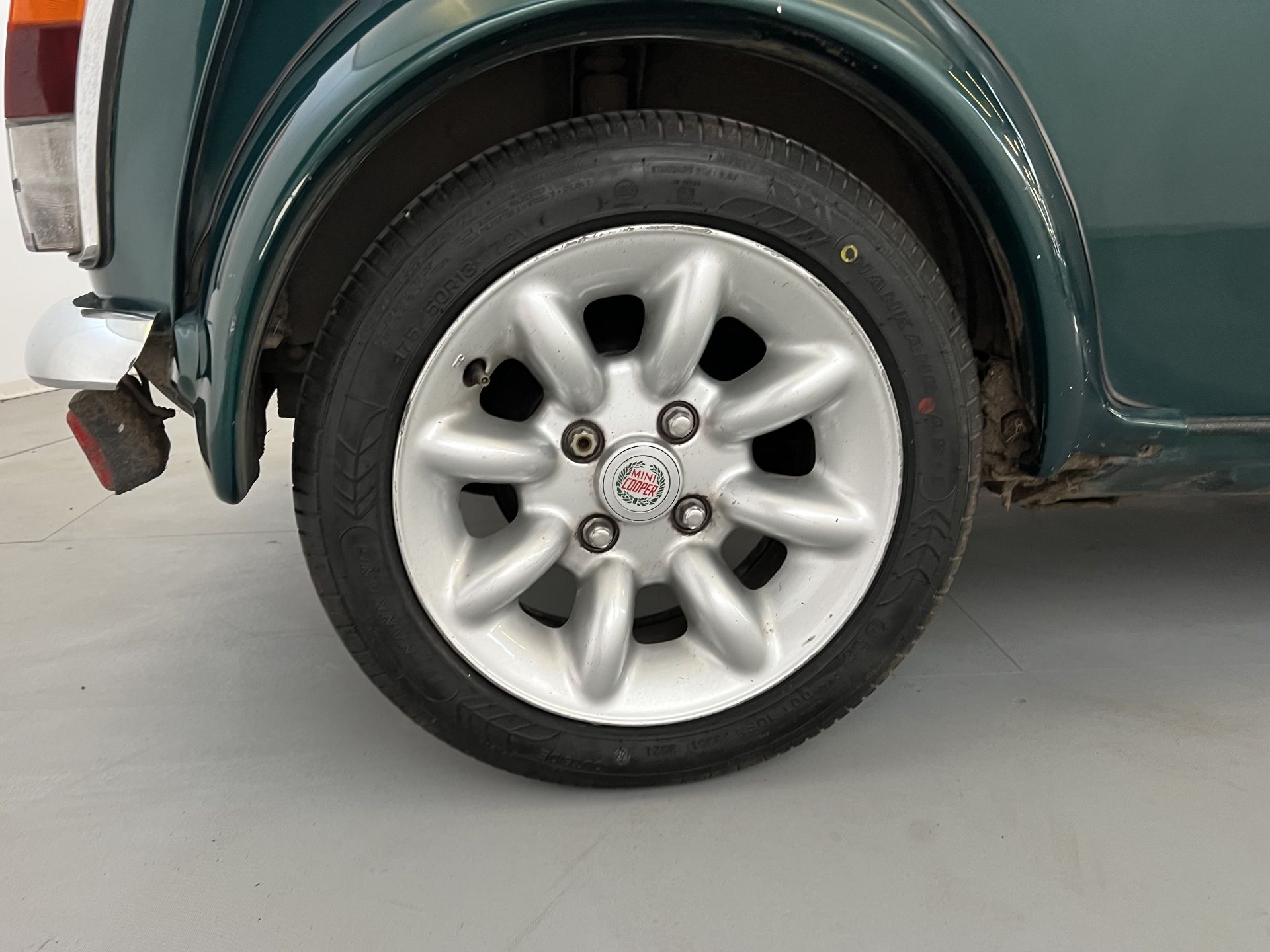 Mini Cooper - Image 15 of 32