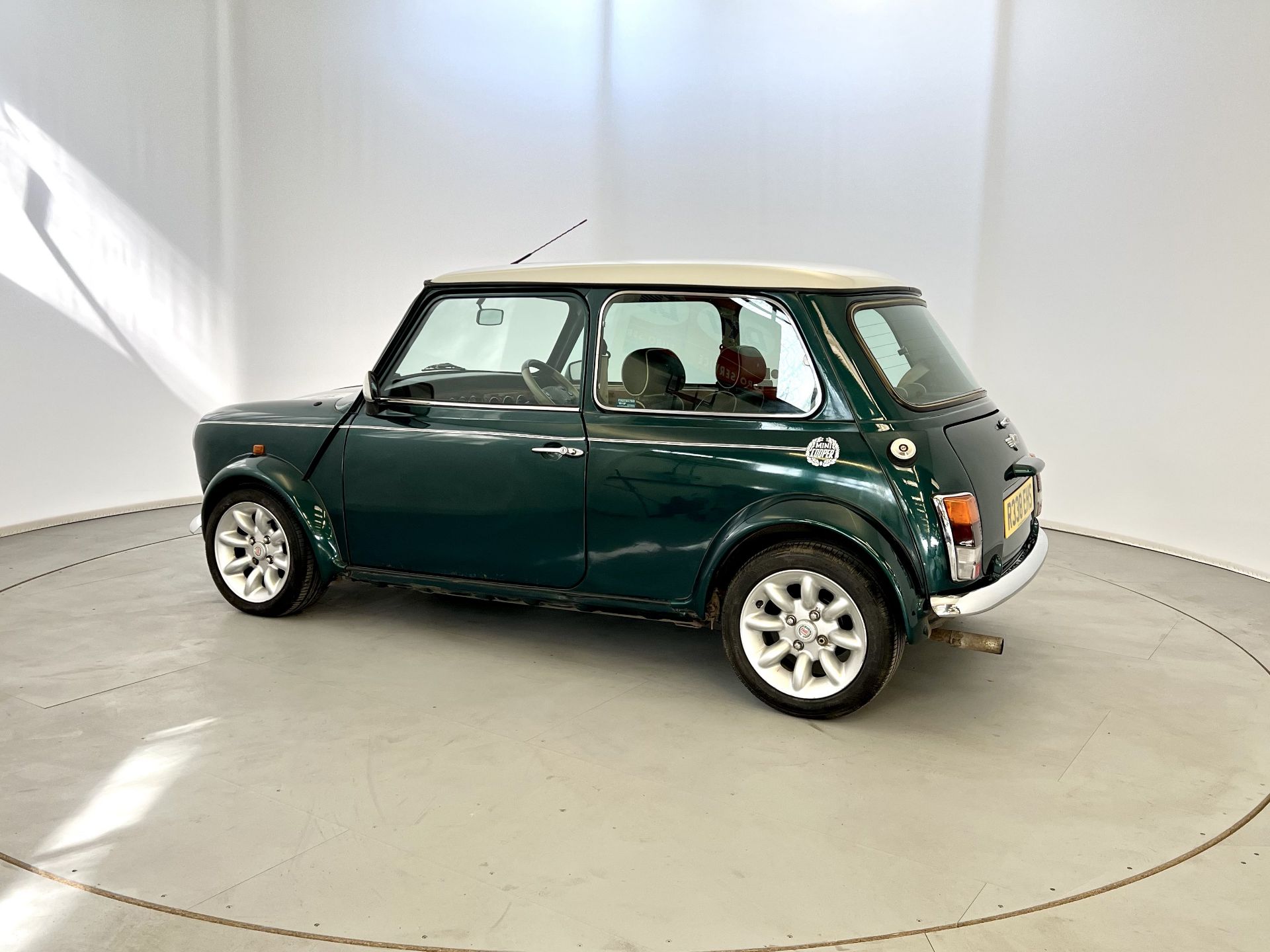 Mini Cooper - Image 6 of 32