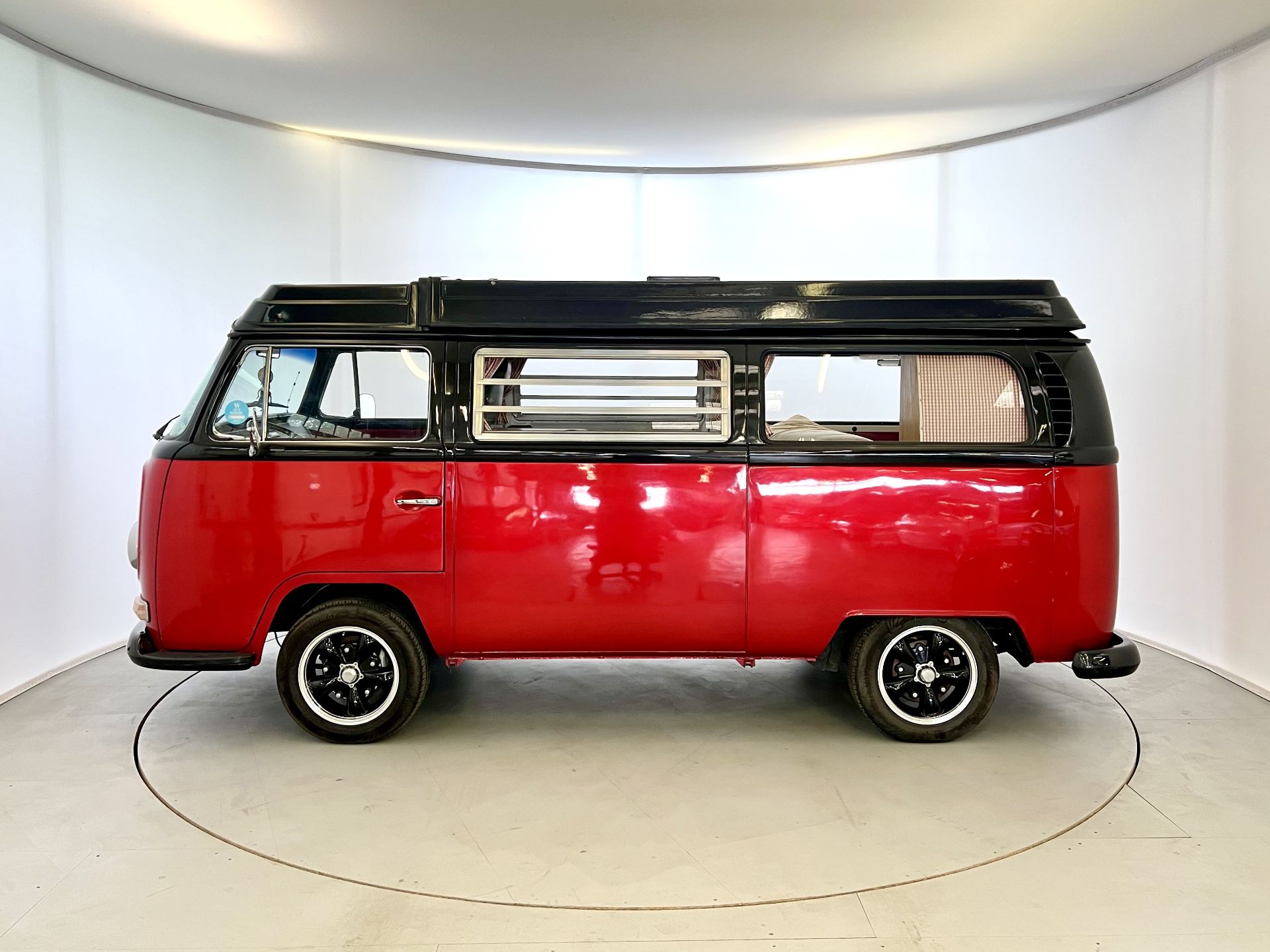 Volkswagen T2 - Image 8 of 65