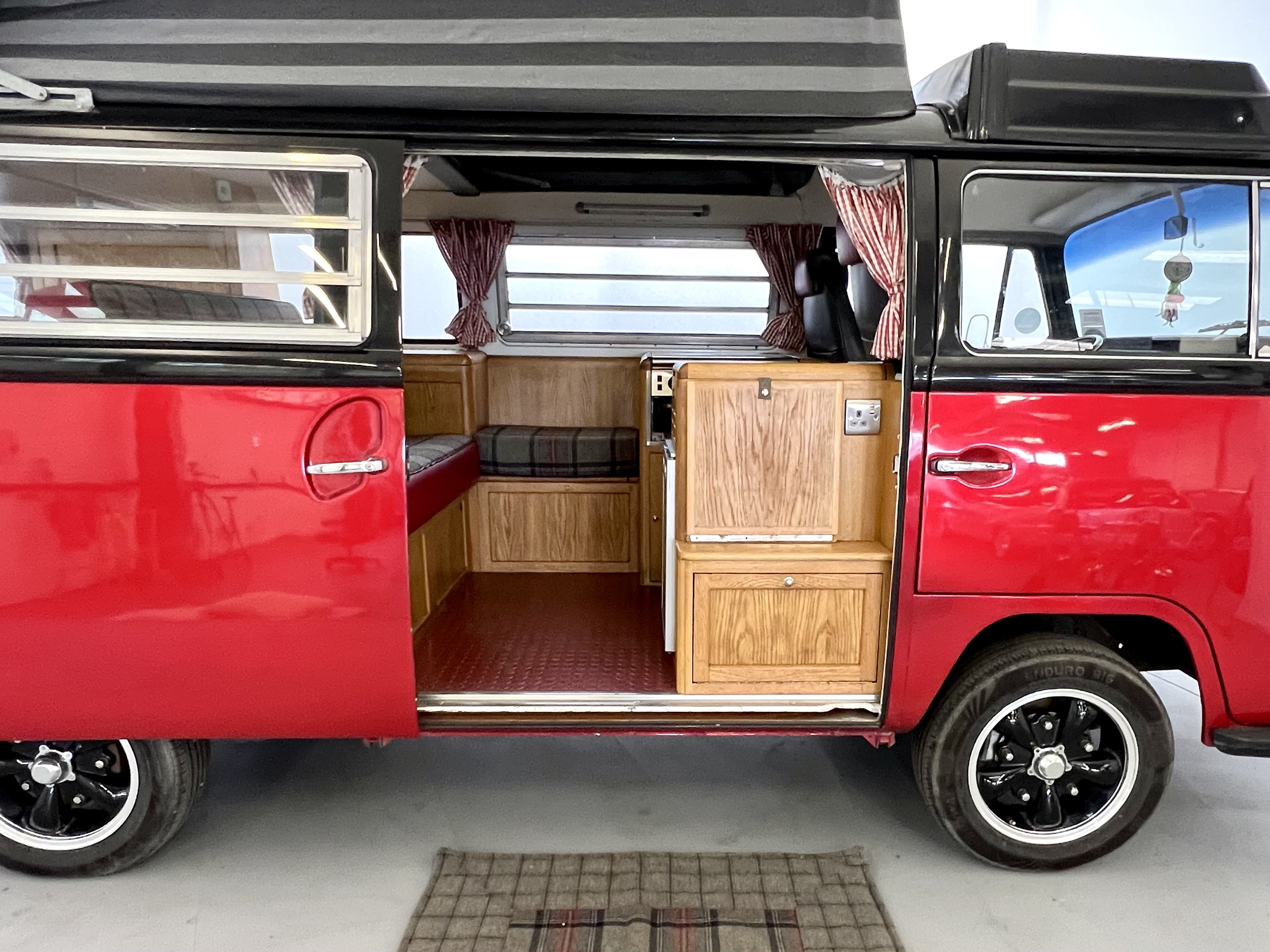 Volkswagen T2 - Image 39 of 65