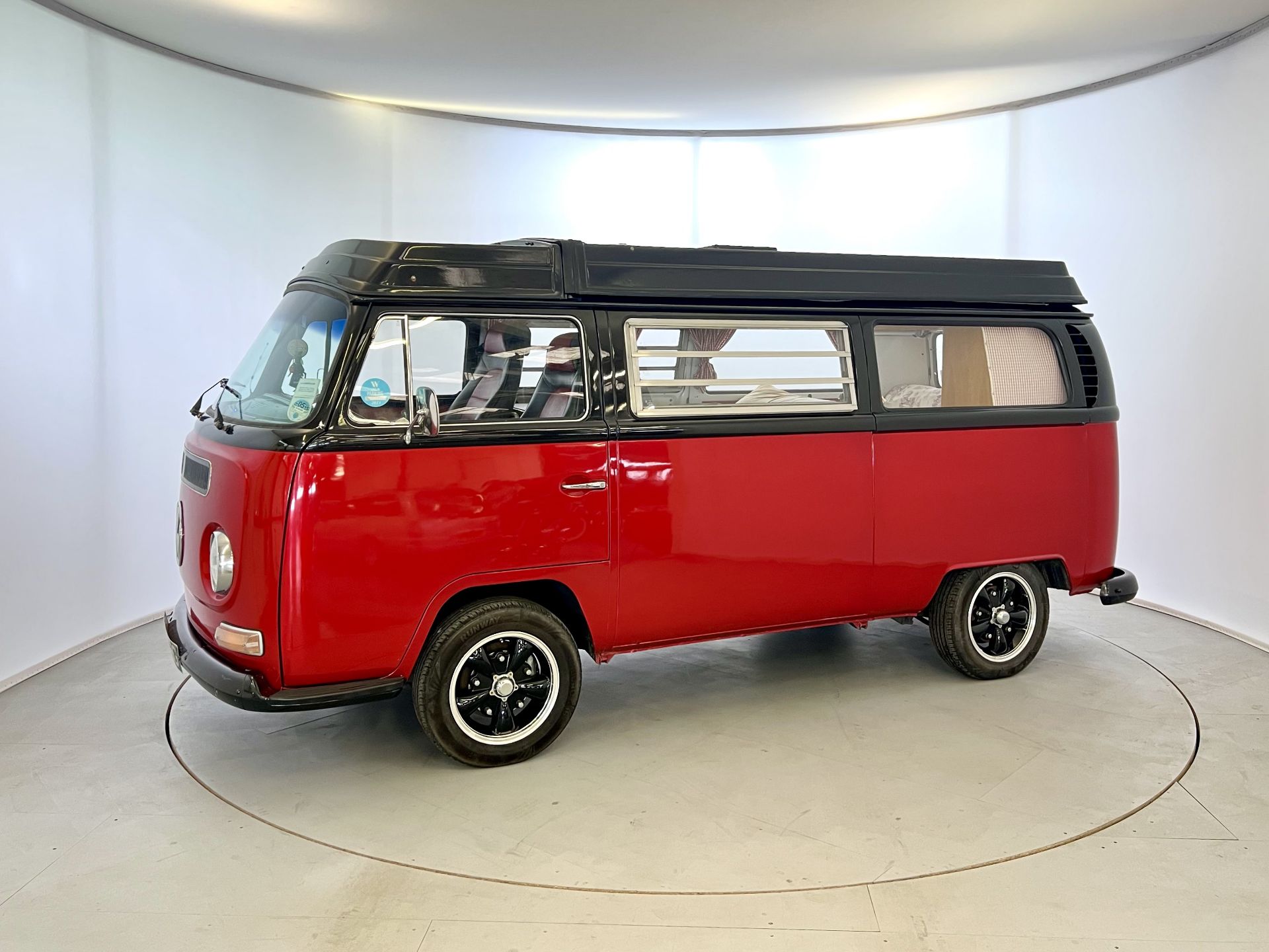 Volkswagen T2 - Image 7 of 65