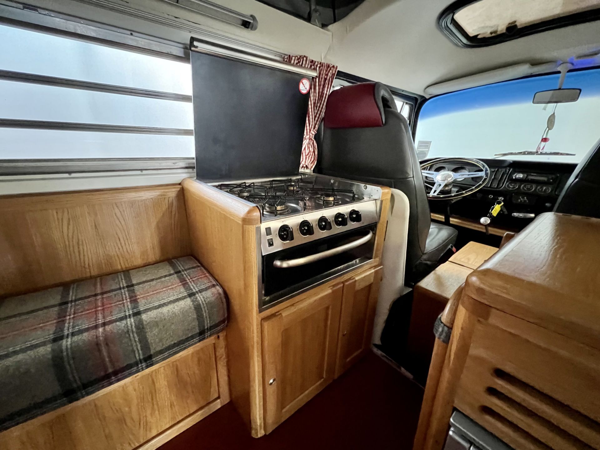 Volkswagen T2 - Image 49 of 65