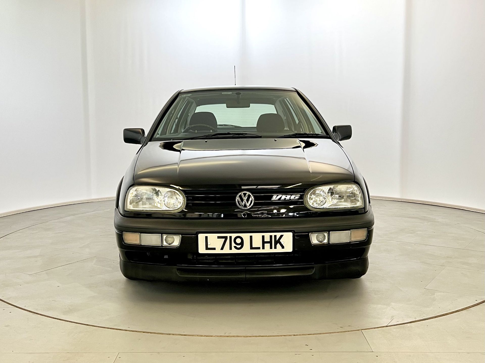 Volkswagen Golf VR6 - Image 2 of 33