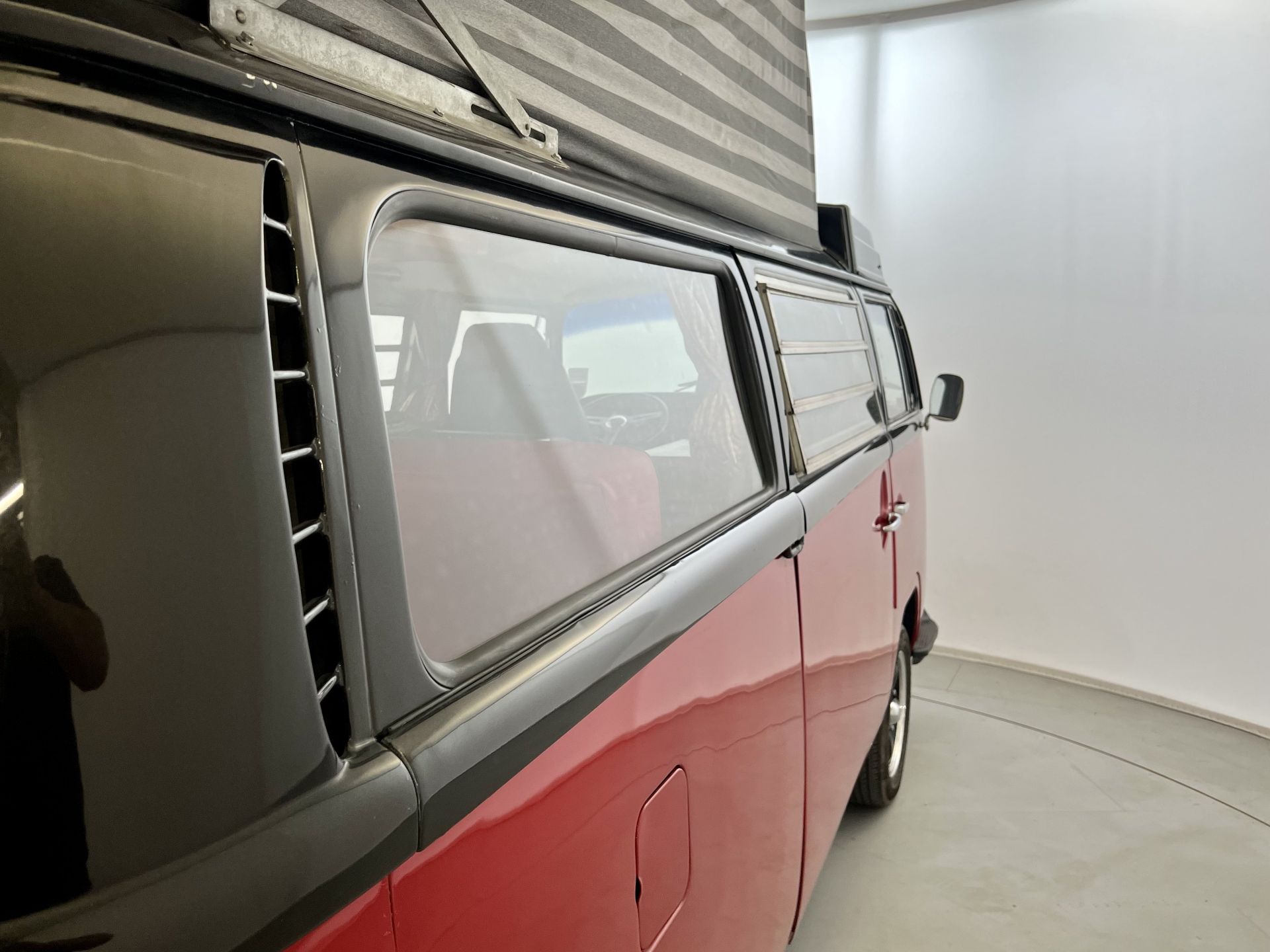 Volkswagen T2 - Image 37 of 65