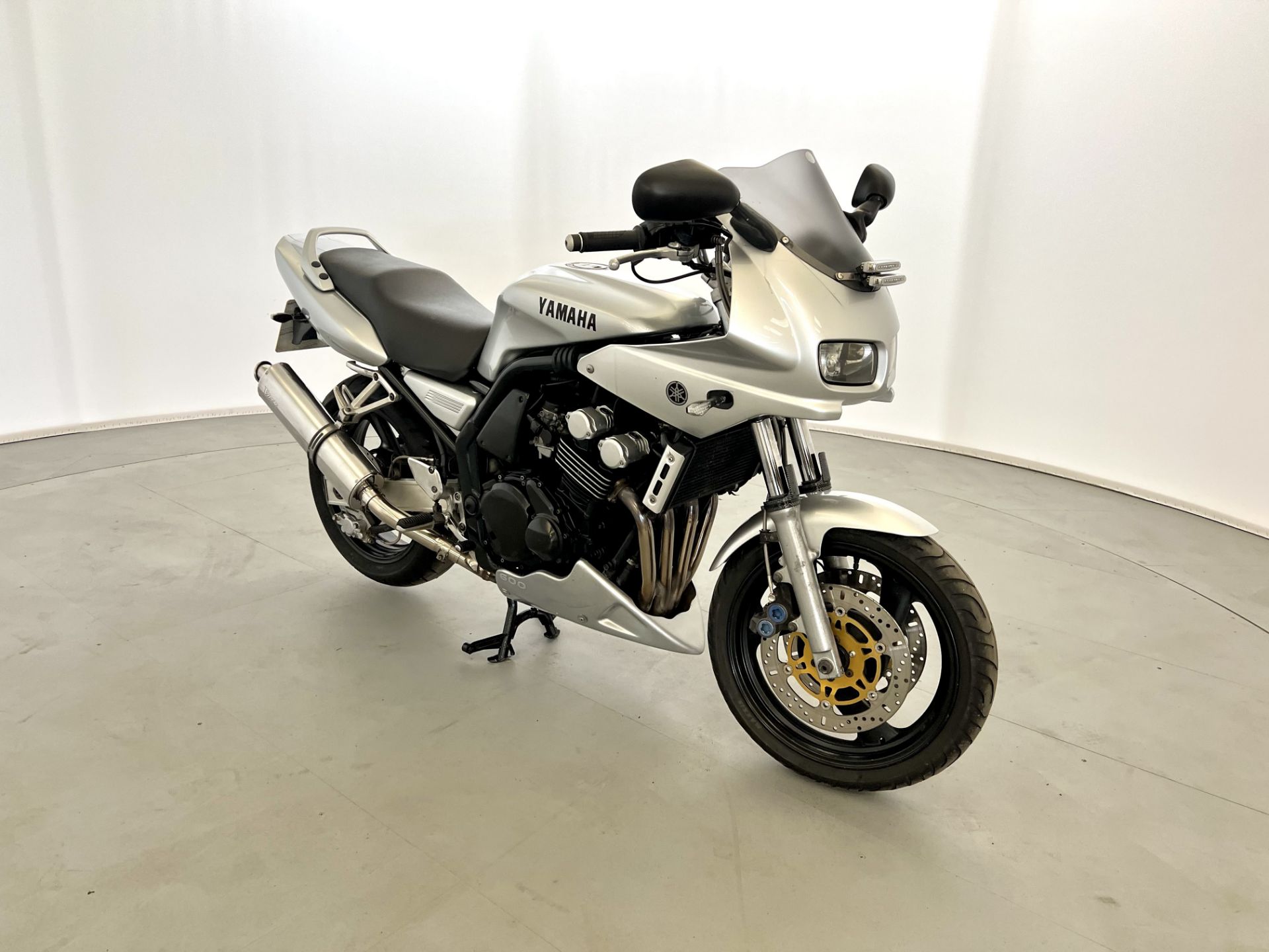 Yamaha FZS 600 - Image 2 of 18