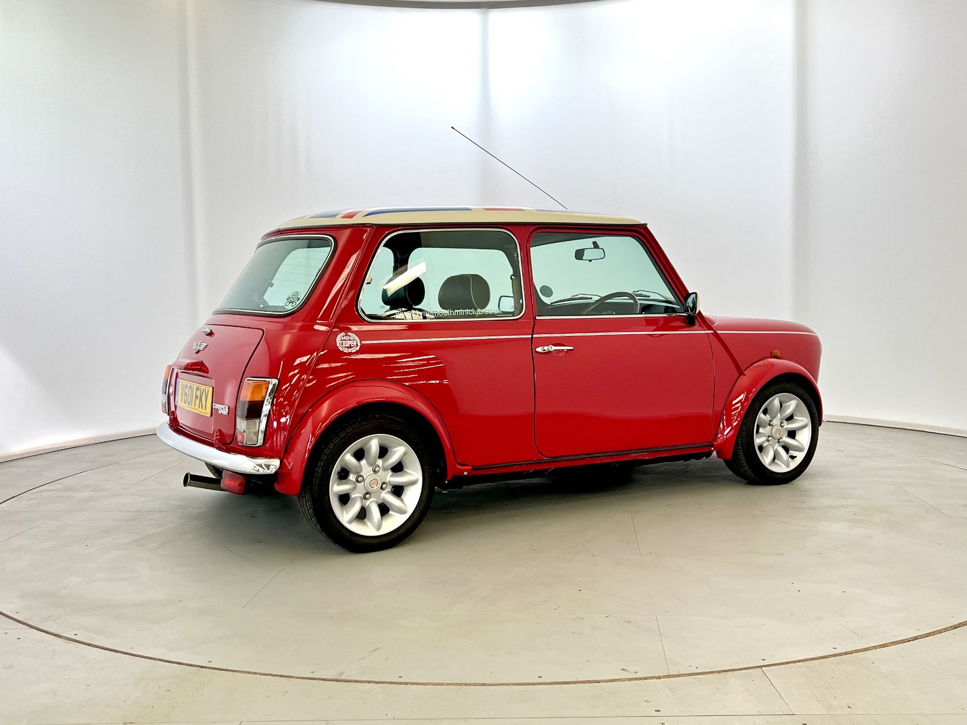 Mini Cooper Sport - Image 11 of 38