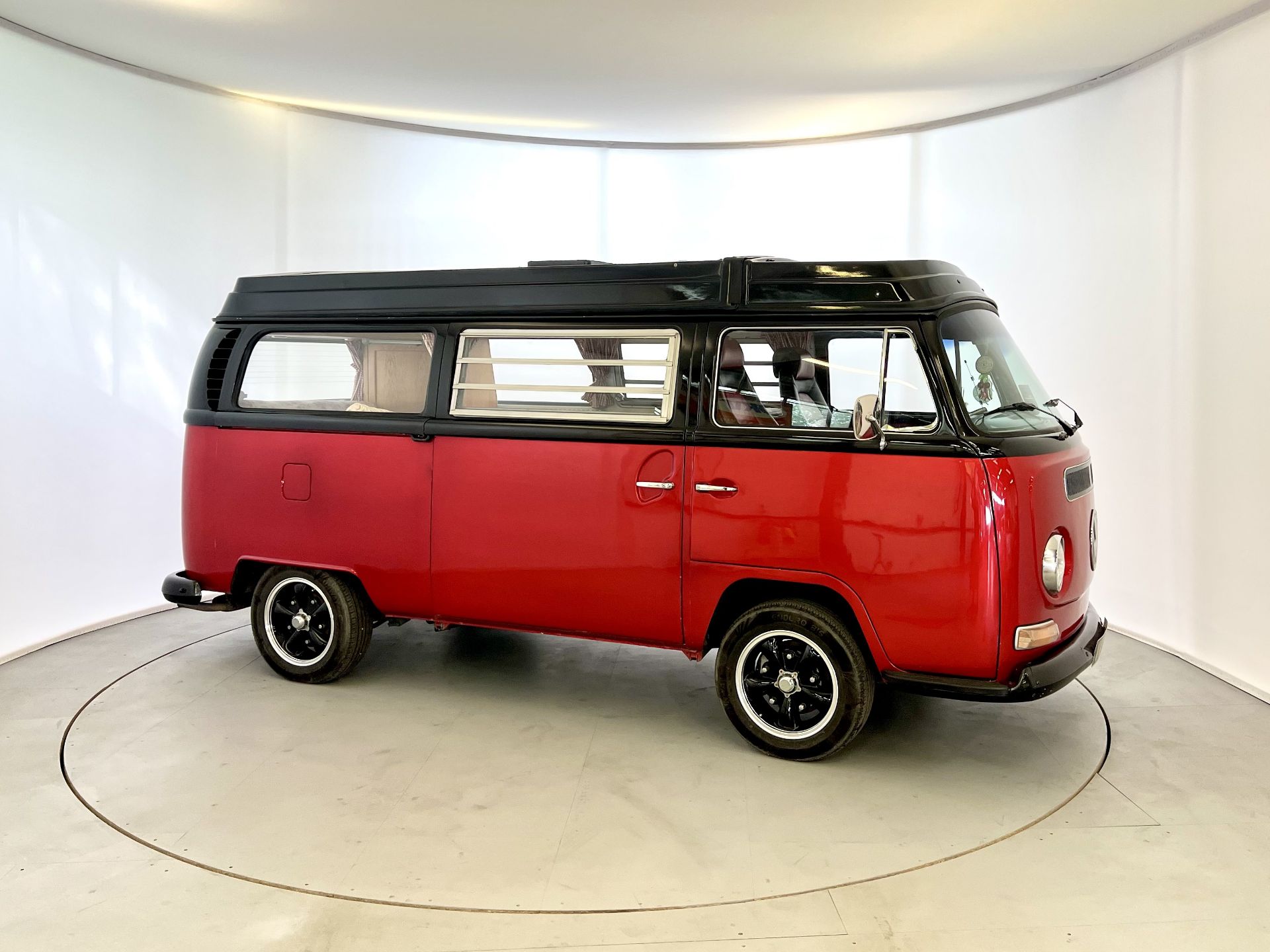Volkswagen T2 - Image 15 of 65