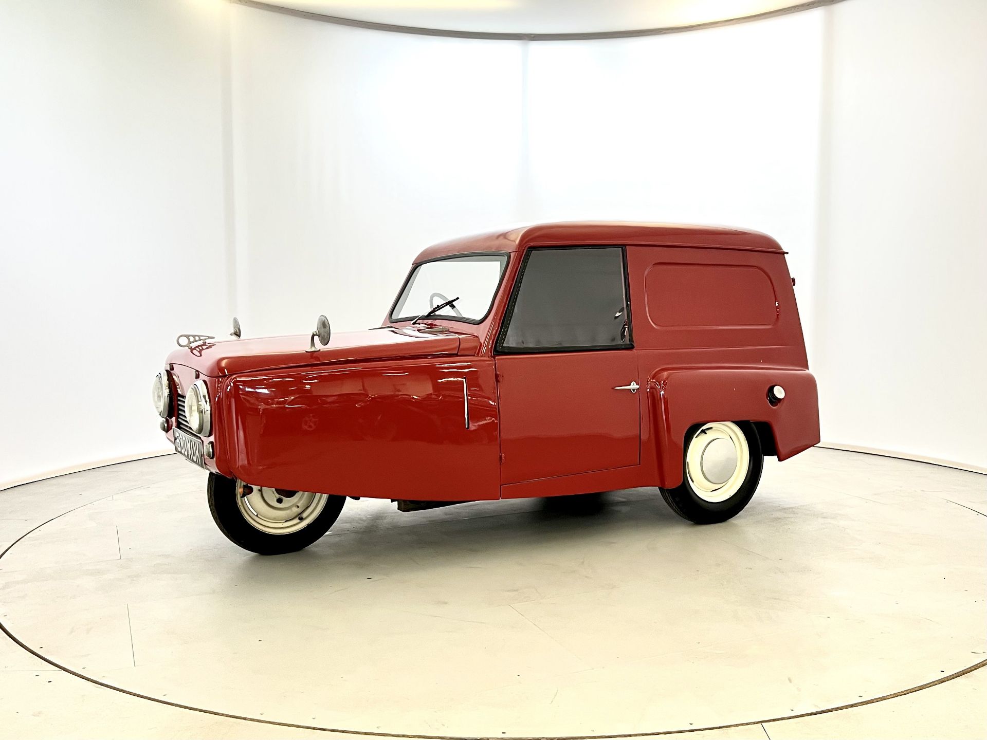 Reliant Regal Van - Image 4 of 31