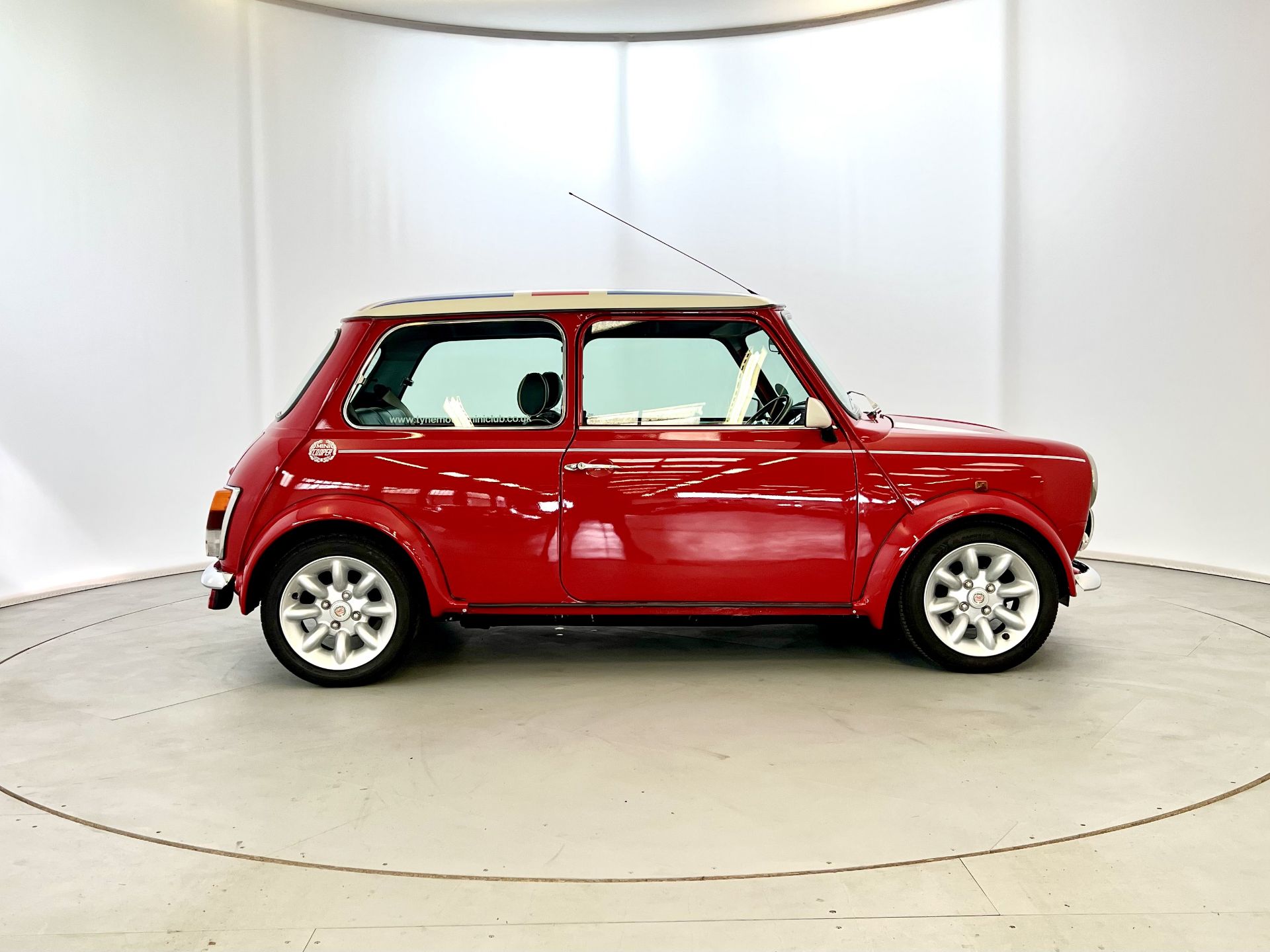 Mini Cooper Sport - Image 12 of 38