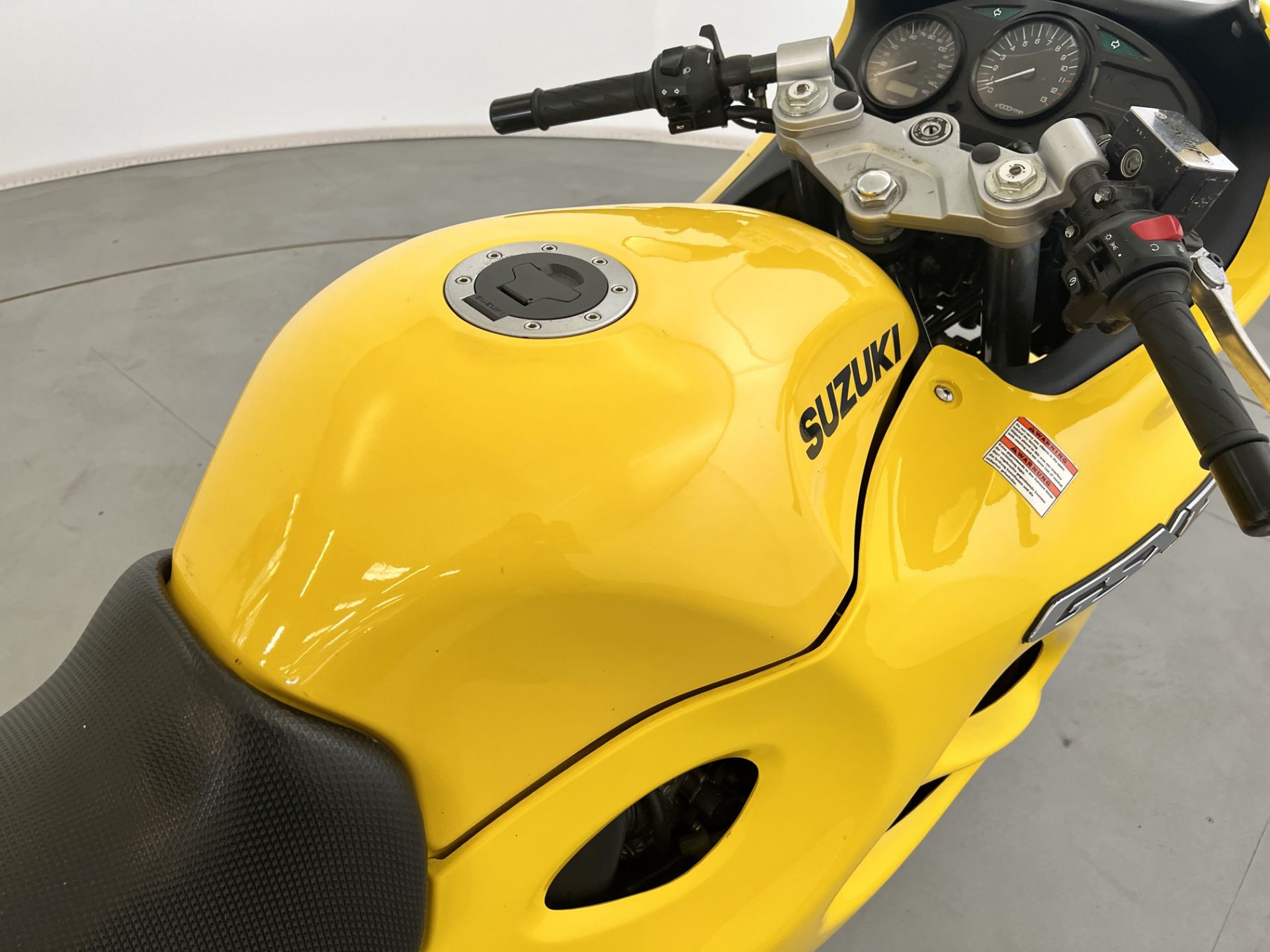 Suzuki GSX 600FX - Image 14 of 21