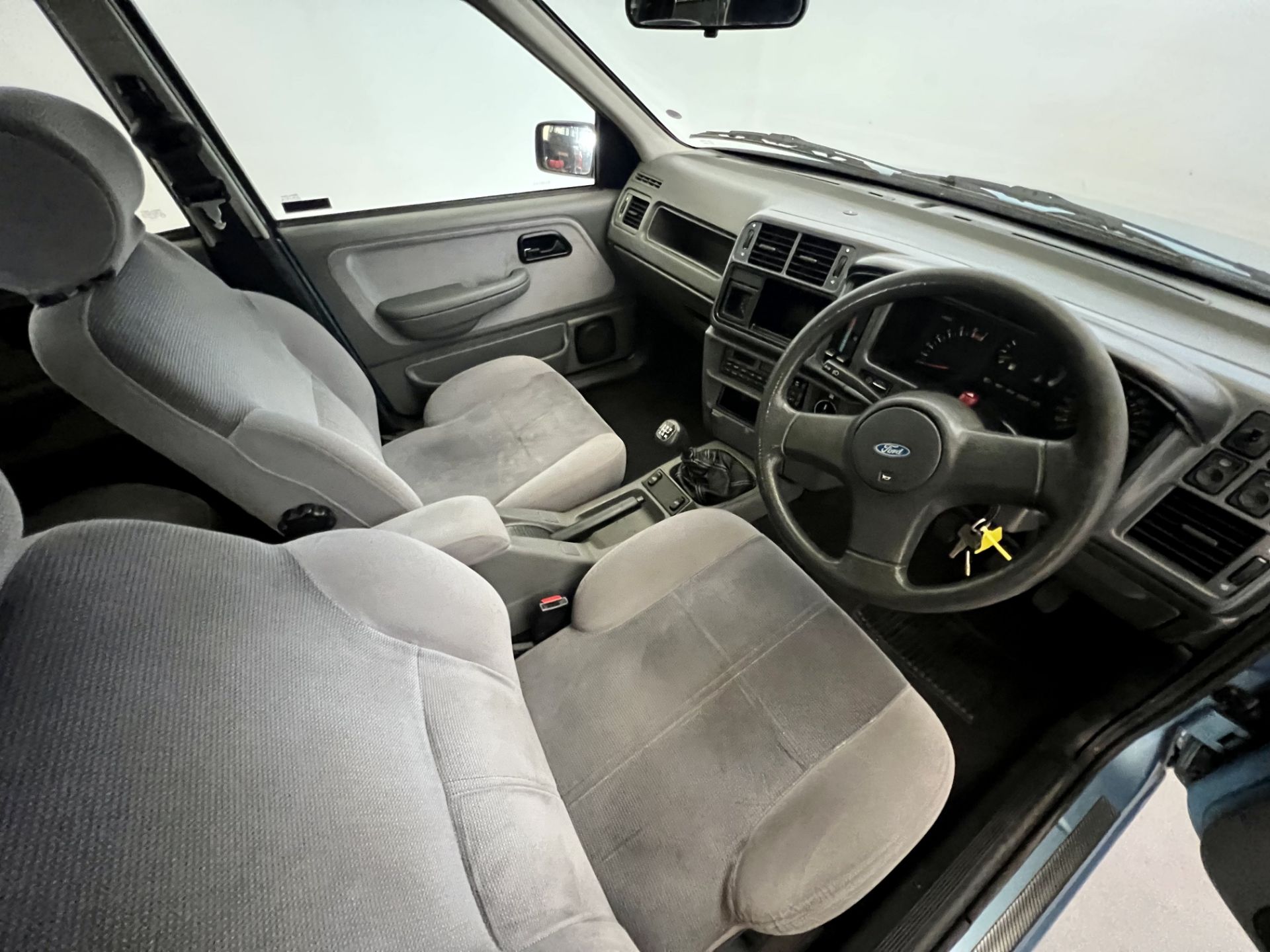 Ford Sierra GLX - Image 19 of 33