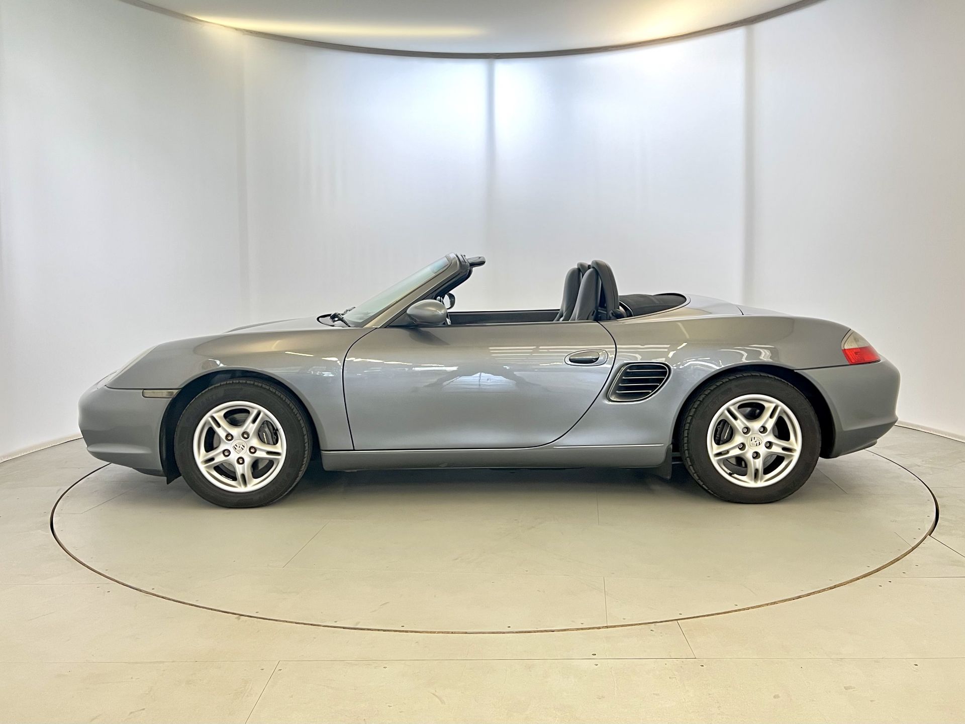 Porshe Boxster - Image 5 of 31