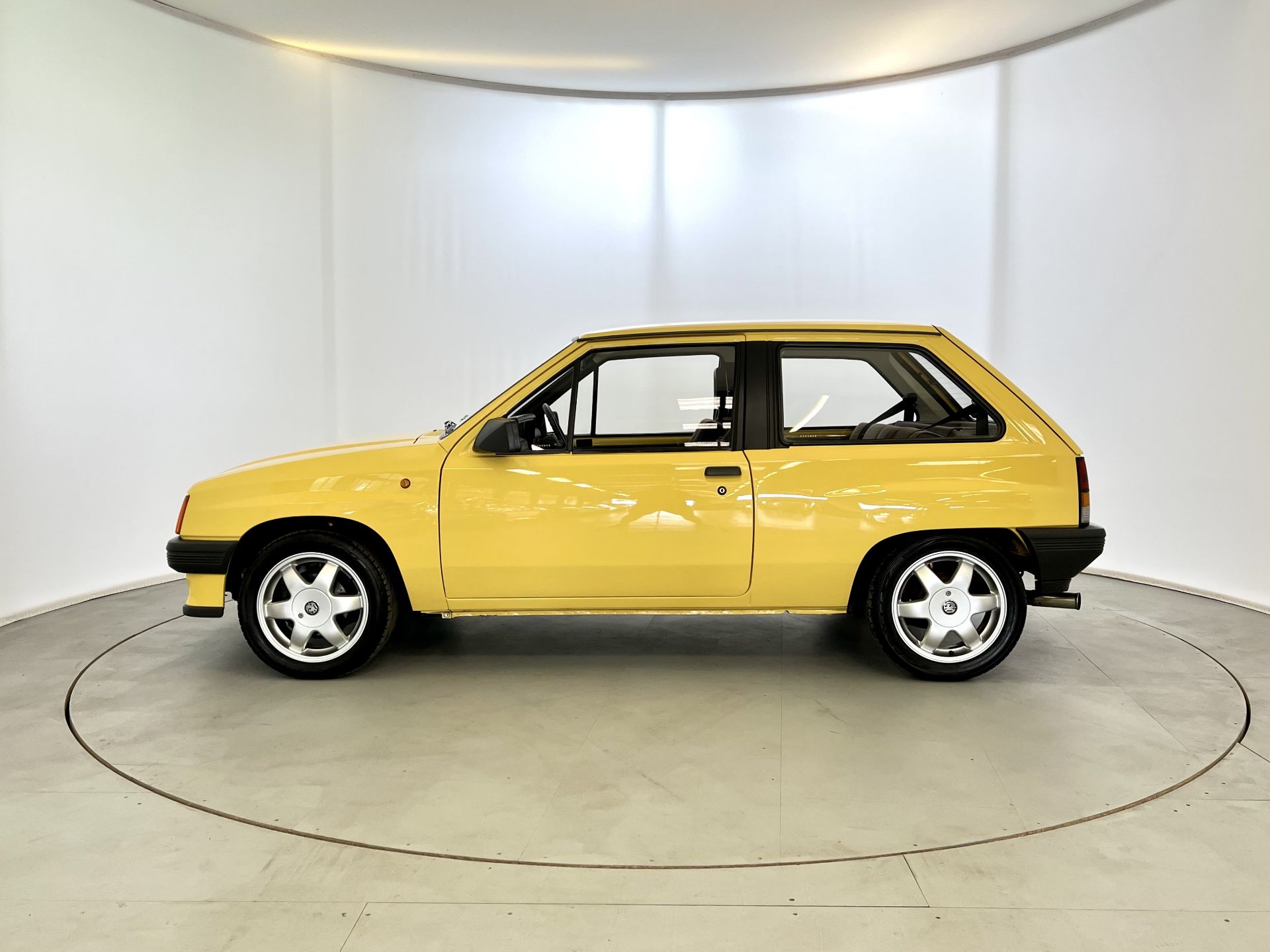 Vauxhall Nova - Image 5 of 33
