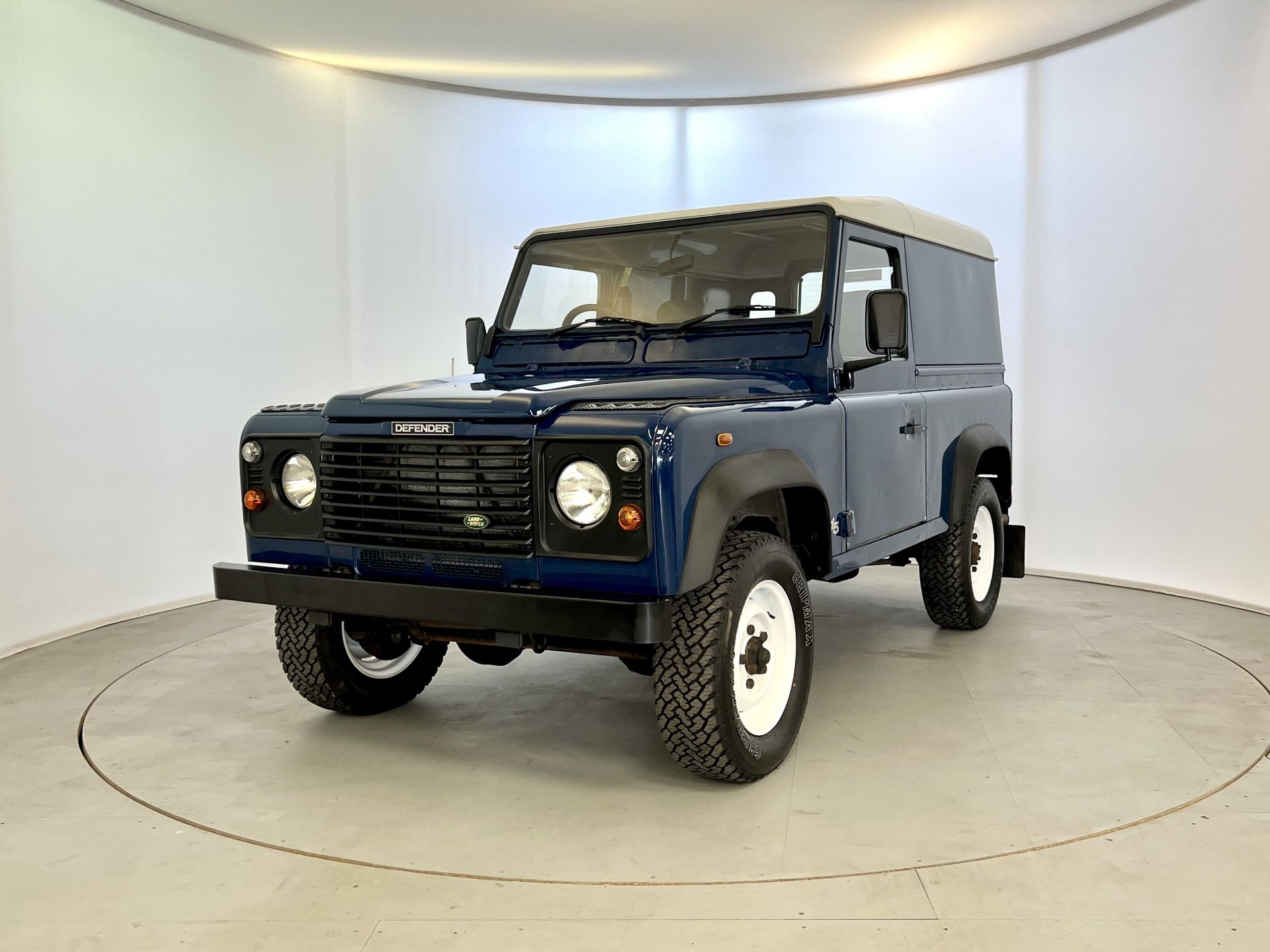 Land Rover Defender 90 - Image 3 of 31