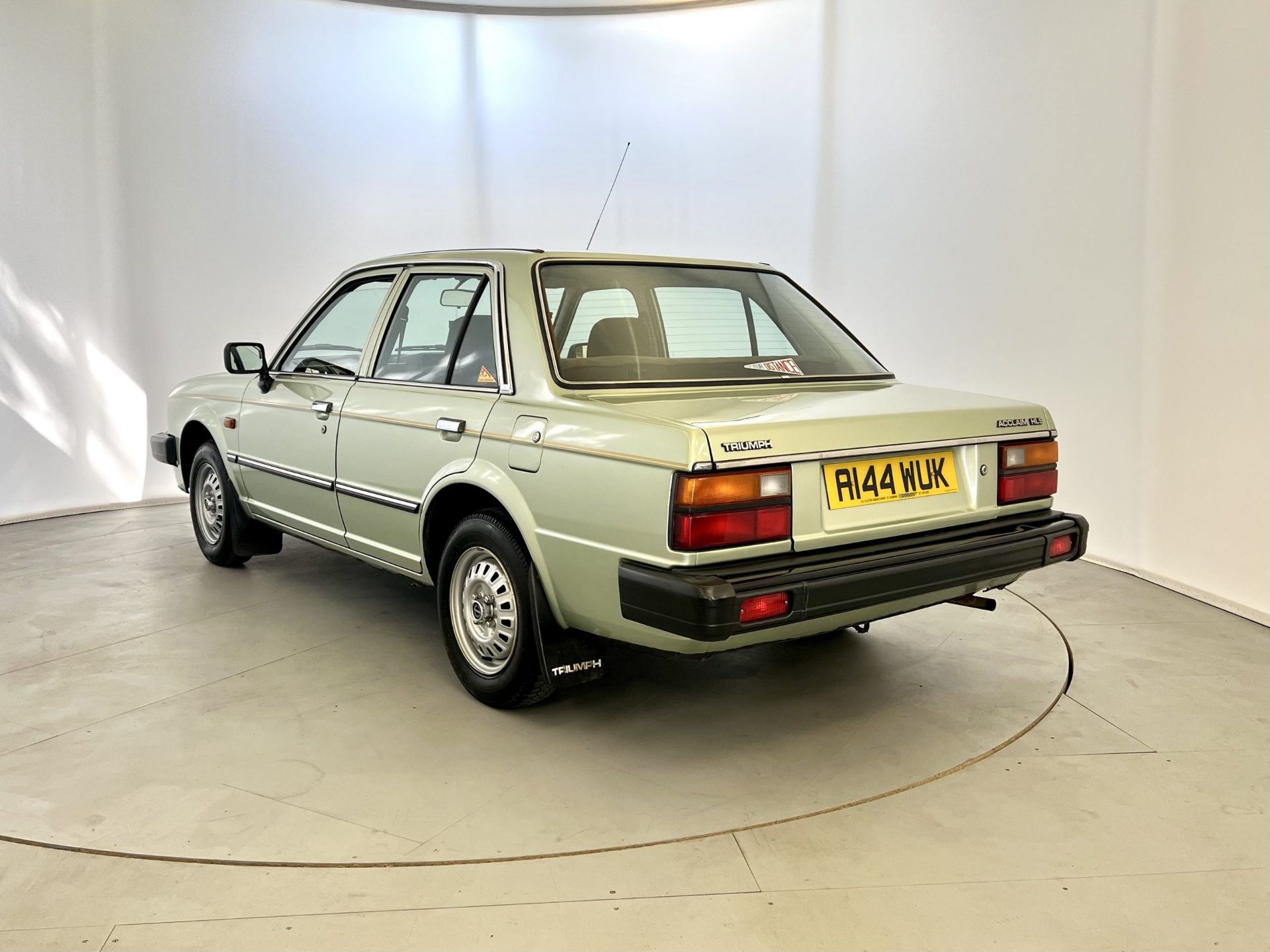 Triumph Acclaim - Image 7 of 34