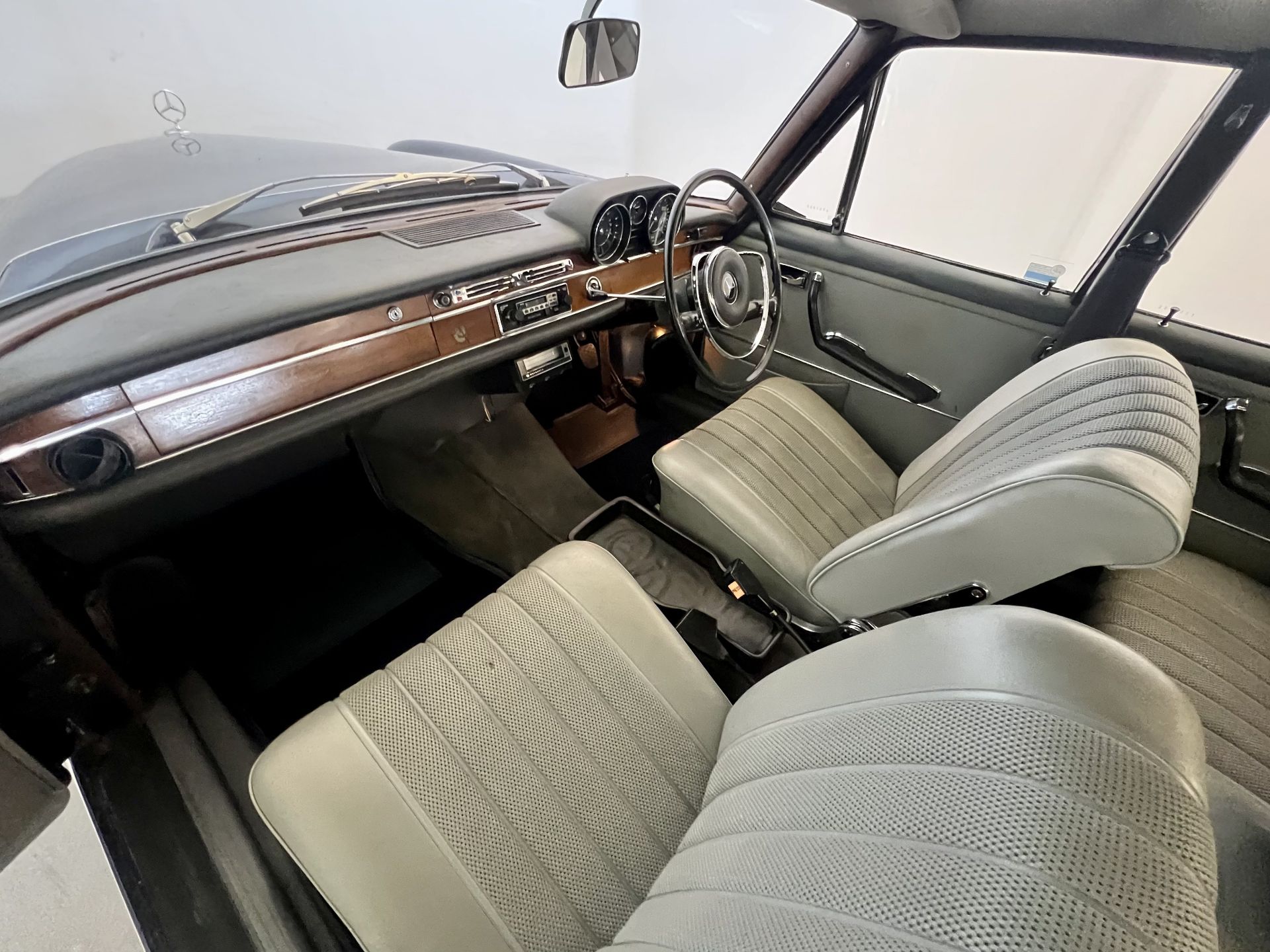 Mercedes-Benz 250s - Image 22 of 29