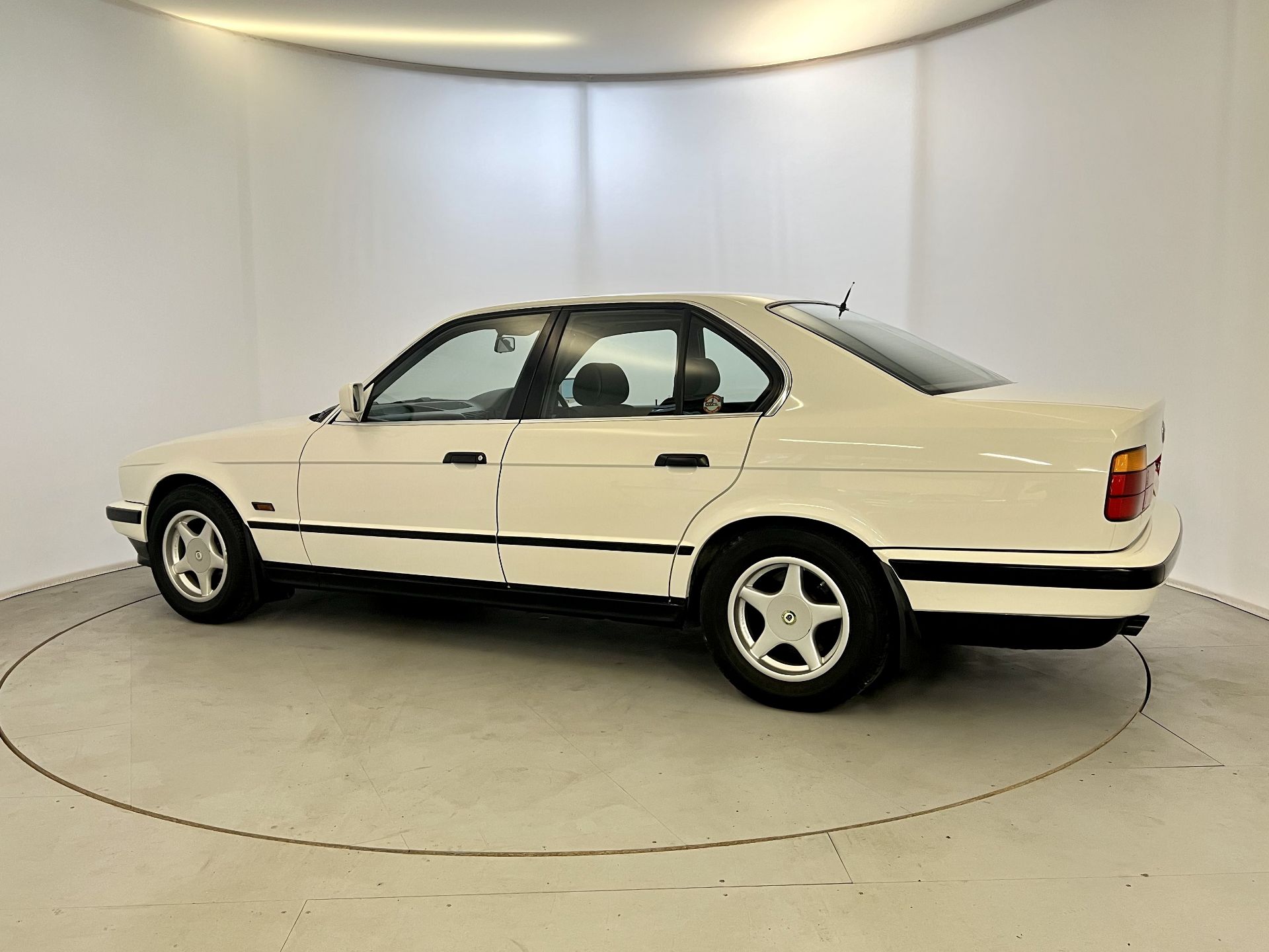 BMW 525i SE - Image 6 of 36