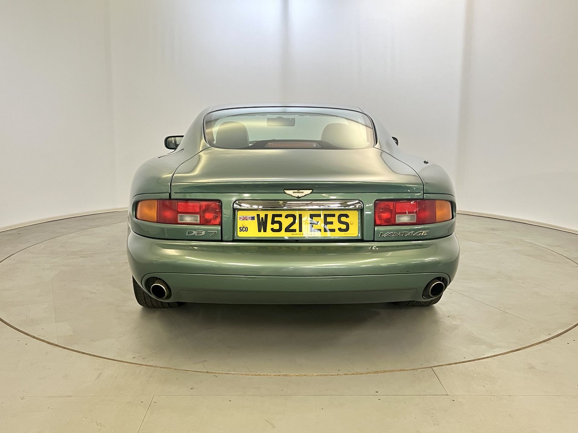 Aston Martin DB7 Vantage - Image 8 of 30