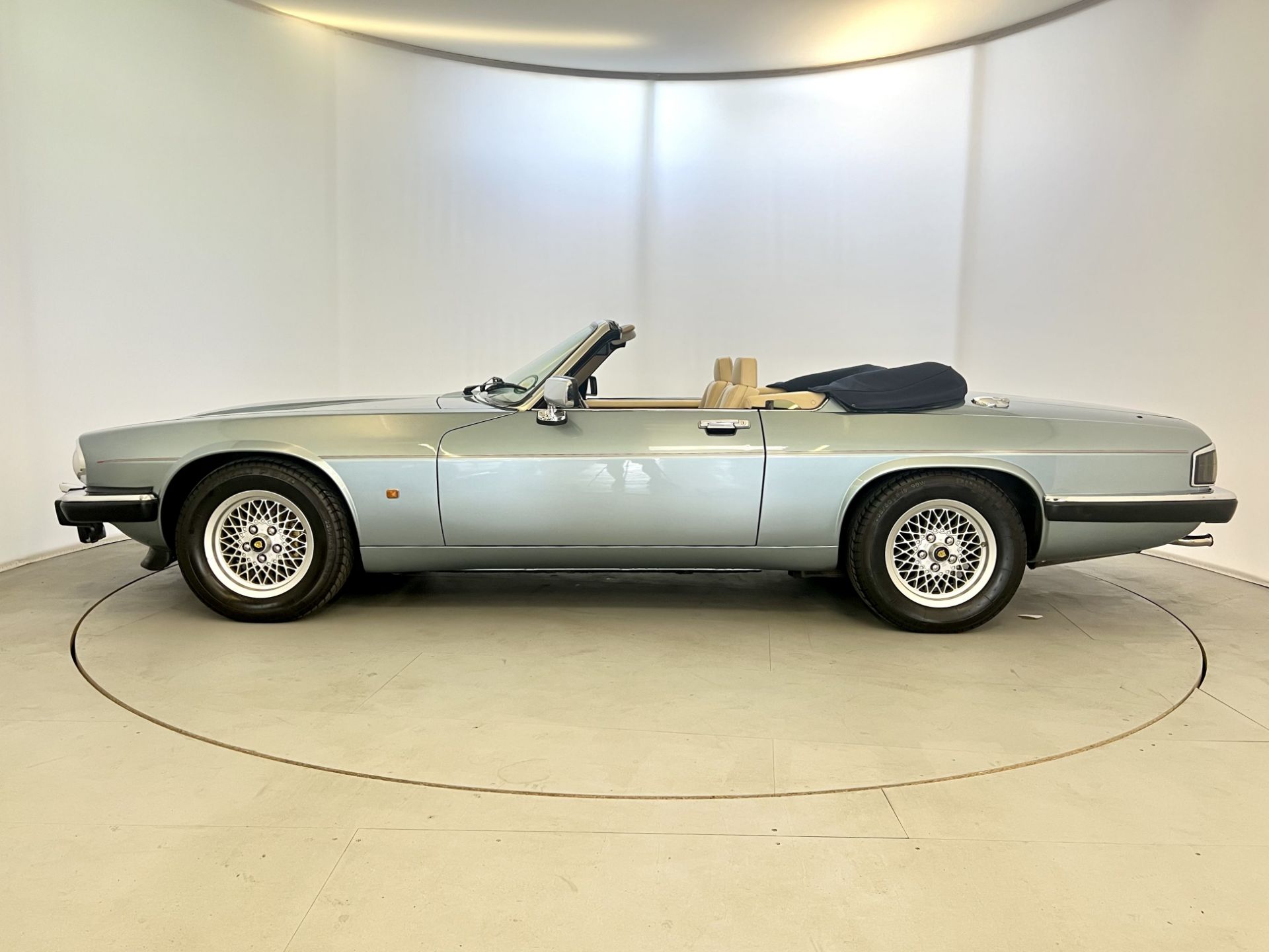 Jaguar XJS V12 Cabriolet - Image 5 of 33