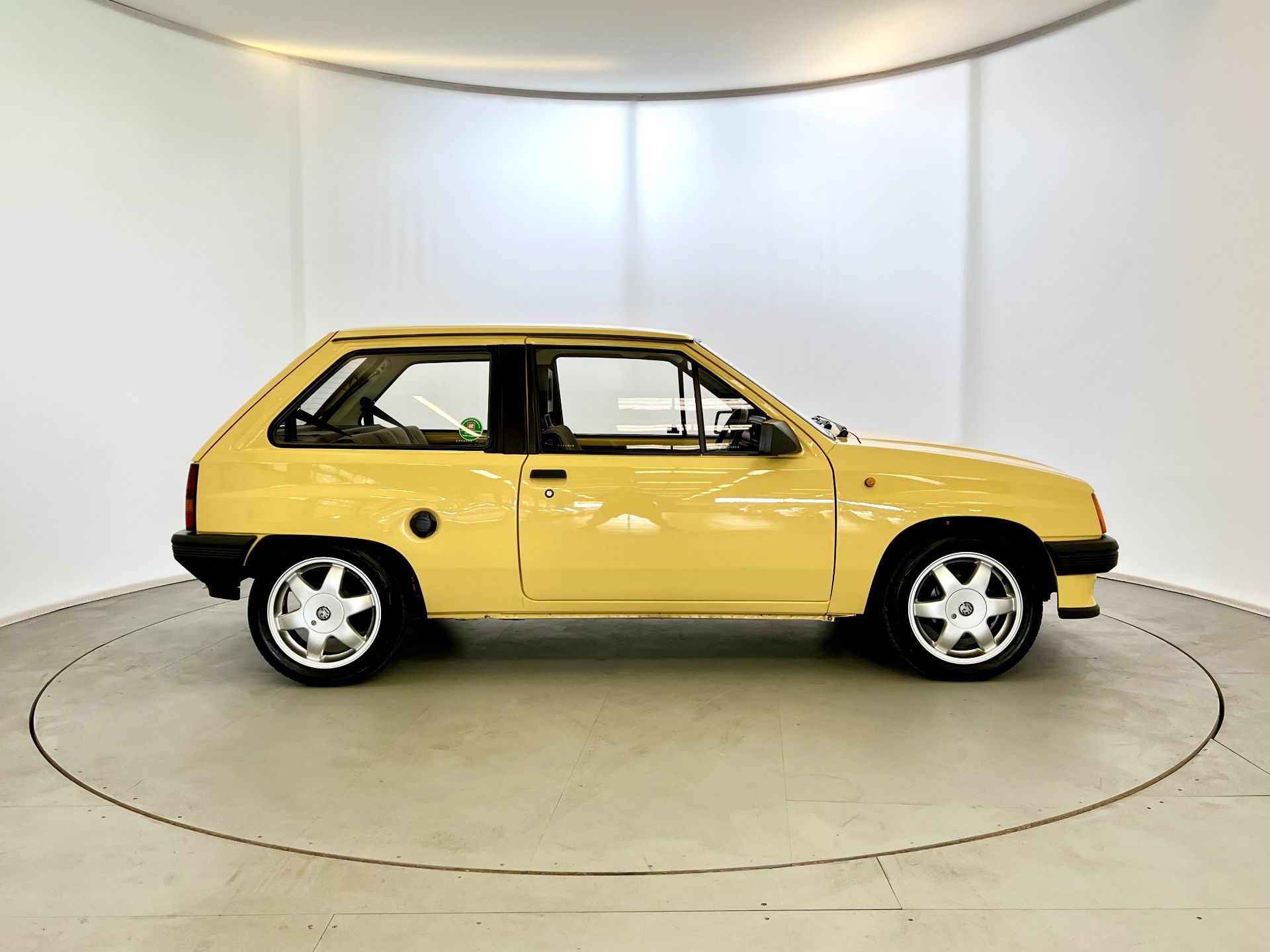 Vauxhall Nova - Image 11 of 33