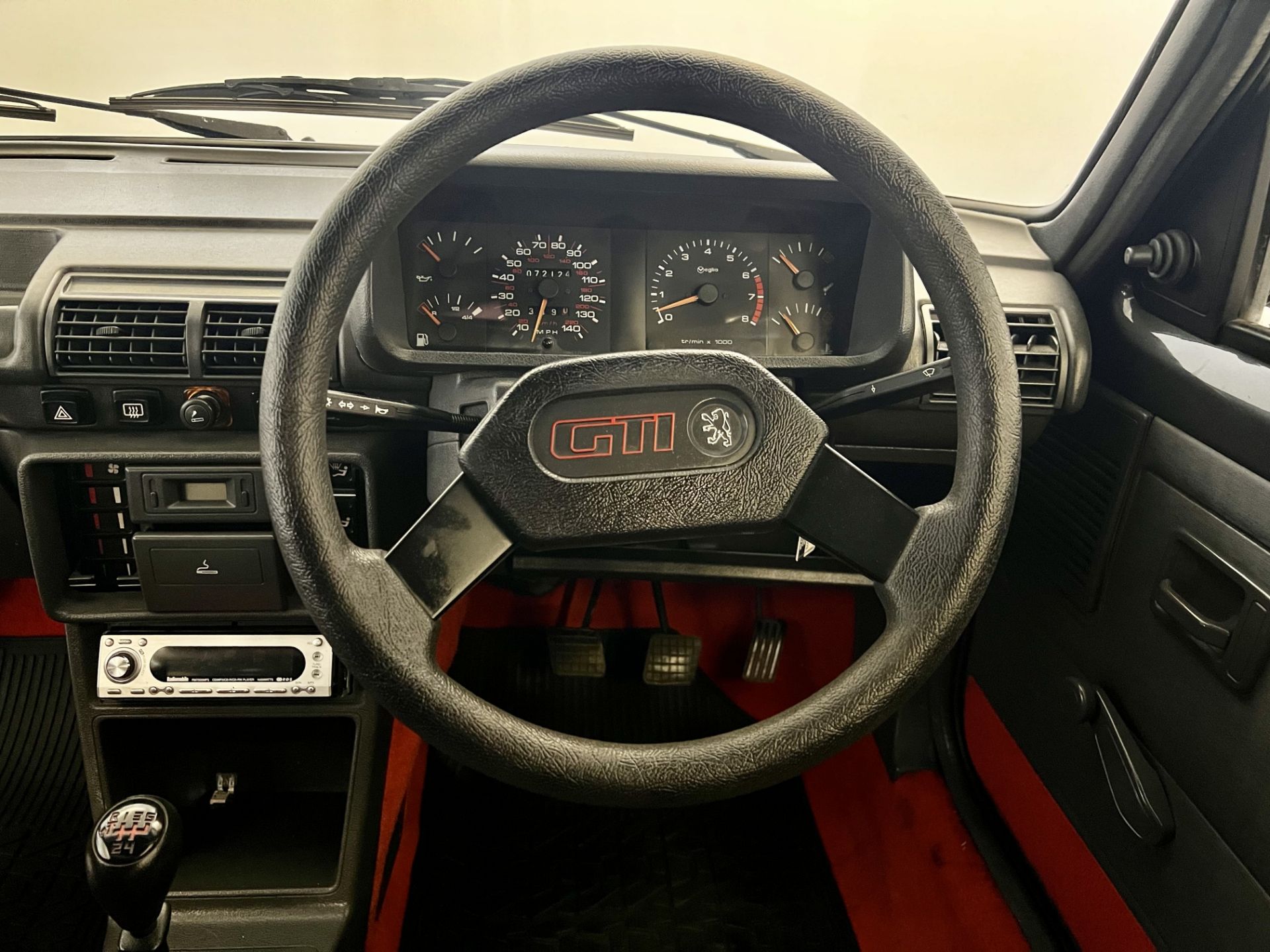 Peugeot 205 GTI - Image 26 of 31