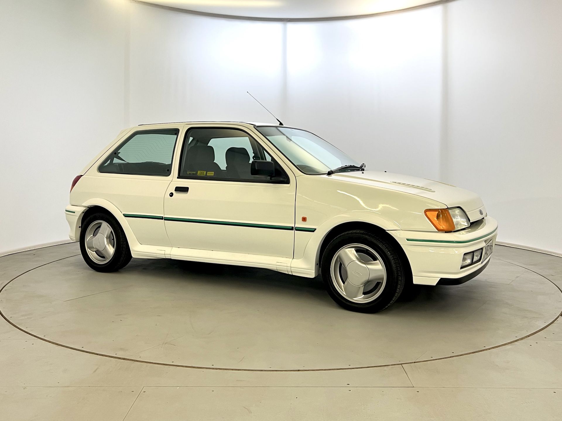 Ford Fiesta RS Turbo - Image 12 of 33